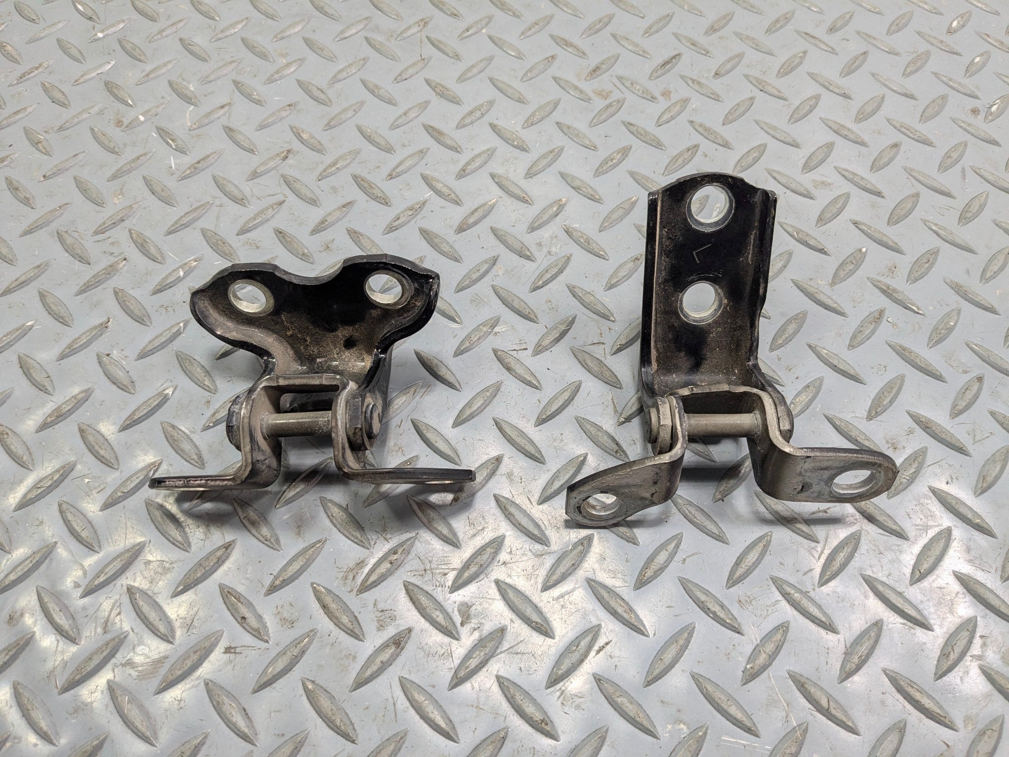 06 - 08 OEM LEXUS IS250 REAR LEFT DRIVER SIDE DOOR HINGE UPPER AND LOWER SET