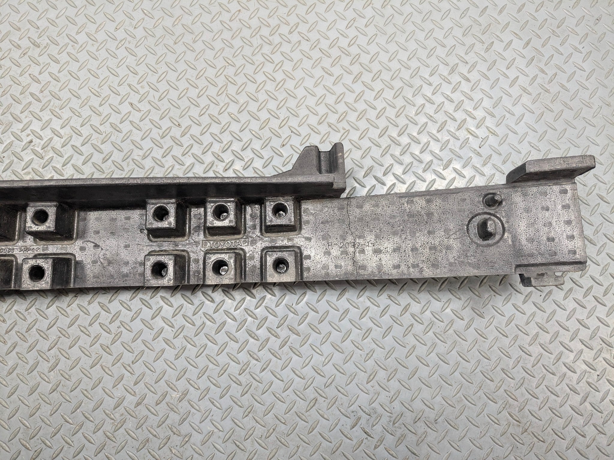 06 - 08 OEM LEXUS IS250 FRONT BUMPER REINFORCEMENT IMPACT ENERGY ABSORBER FOAM