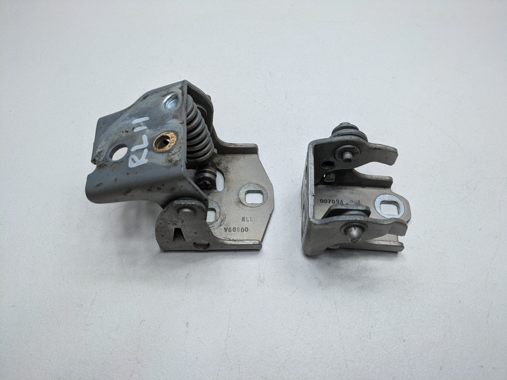 08 - 09 OEM CHEVROLET TAHOE HYBRID REAR LEFT SIDE UPPER AND LOWER DOOR HINGE SET