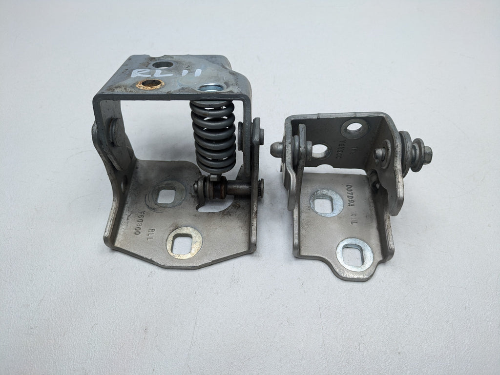 08 - 09 OEM CHEVROLET TAHOE HYBRID REAR LEFT SIDE UPPER AND LOWER DOOR HINGE SET