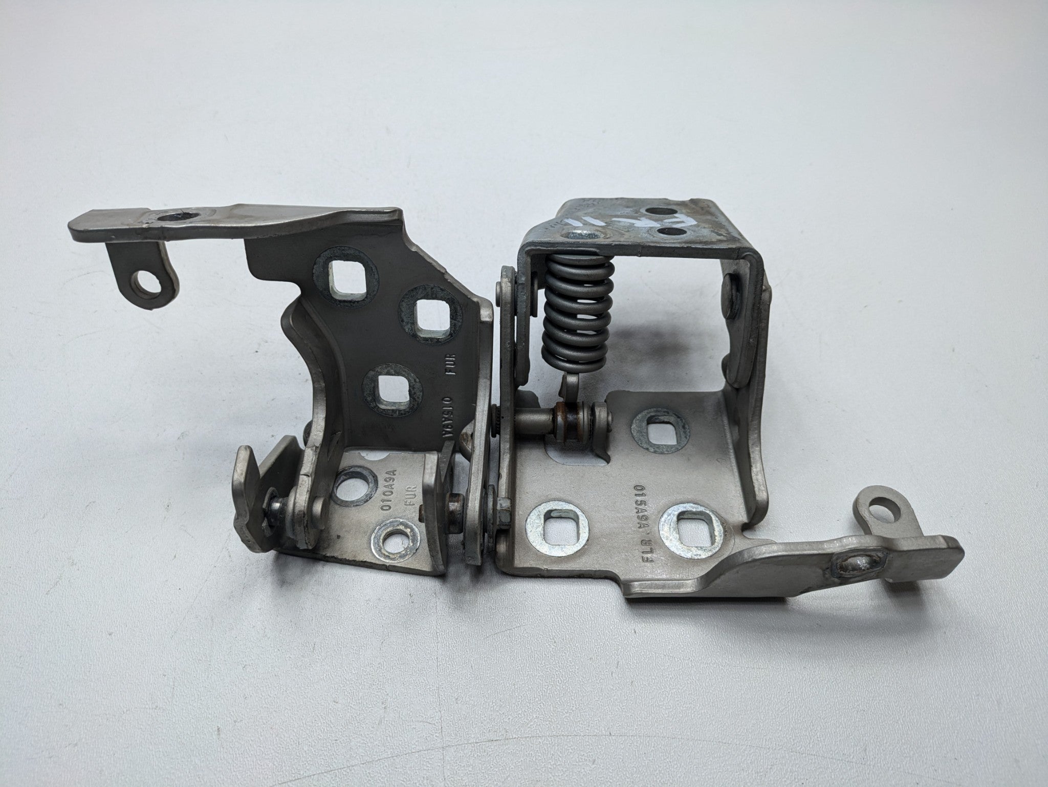 08 - 09 OEM CHEVROLET TAHOE HYBRID FRONT RIGHT UPPER AND LOWER DOOR HINGE SET