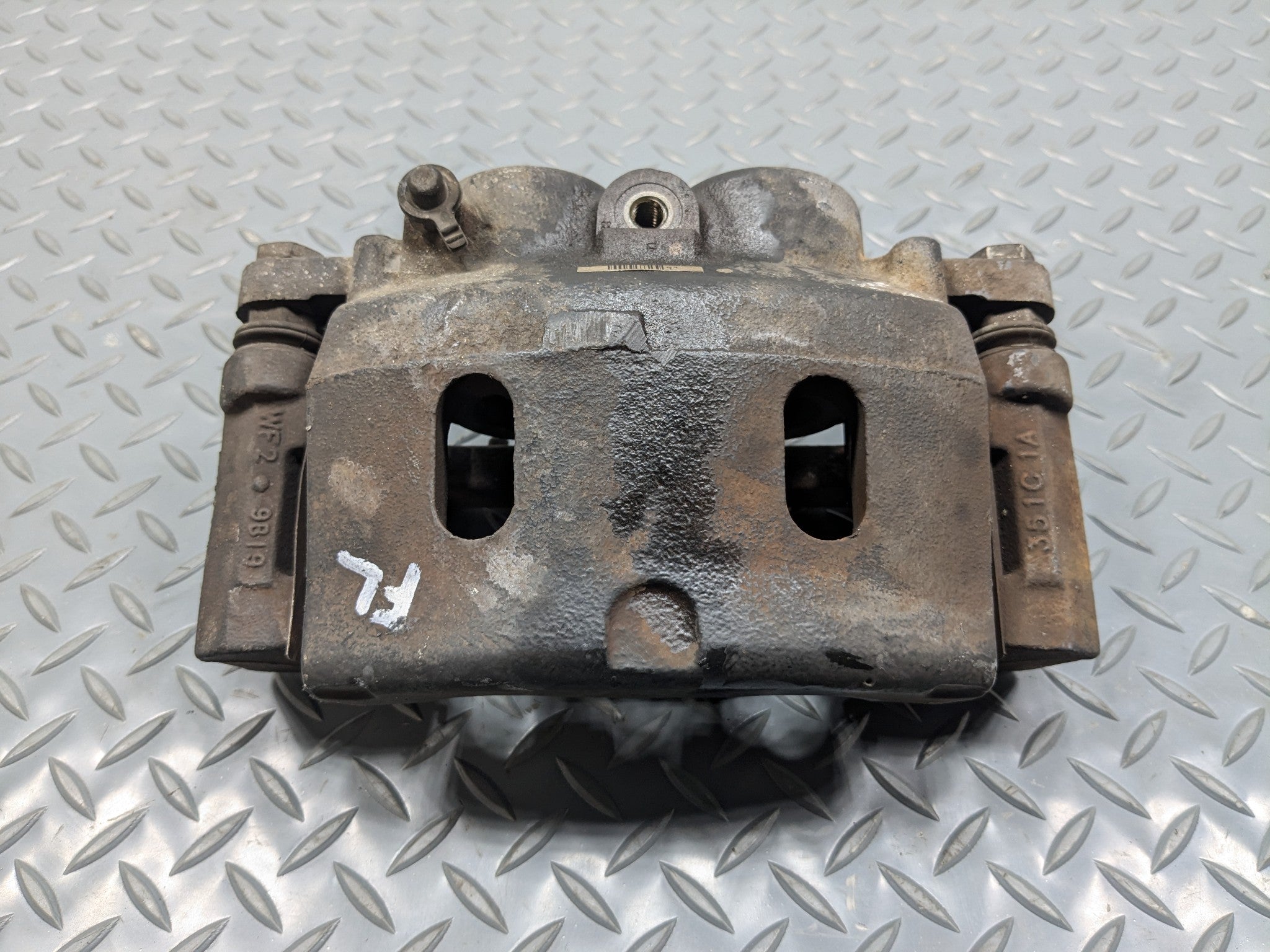 08 - 09 OEM CHEVROLET TAHOE HYBRID FRONT LEFT DRIVER SIDE BRAKE CALIPER ASSEMBLY