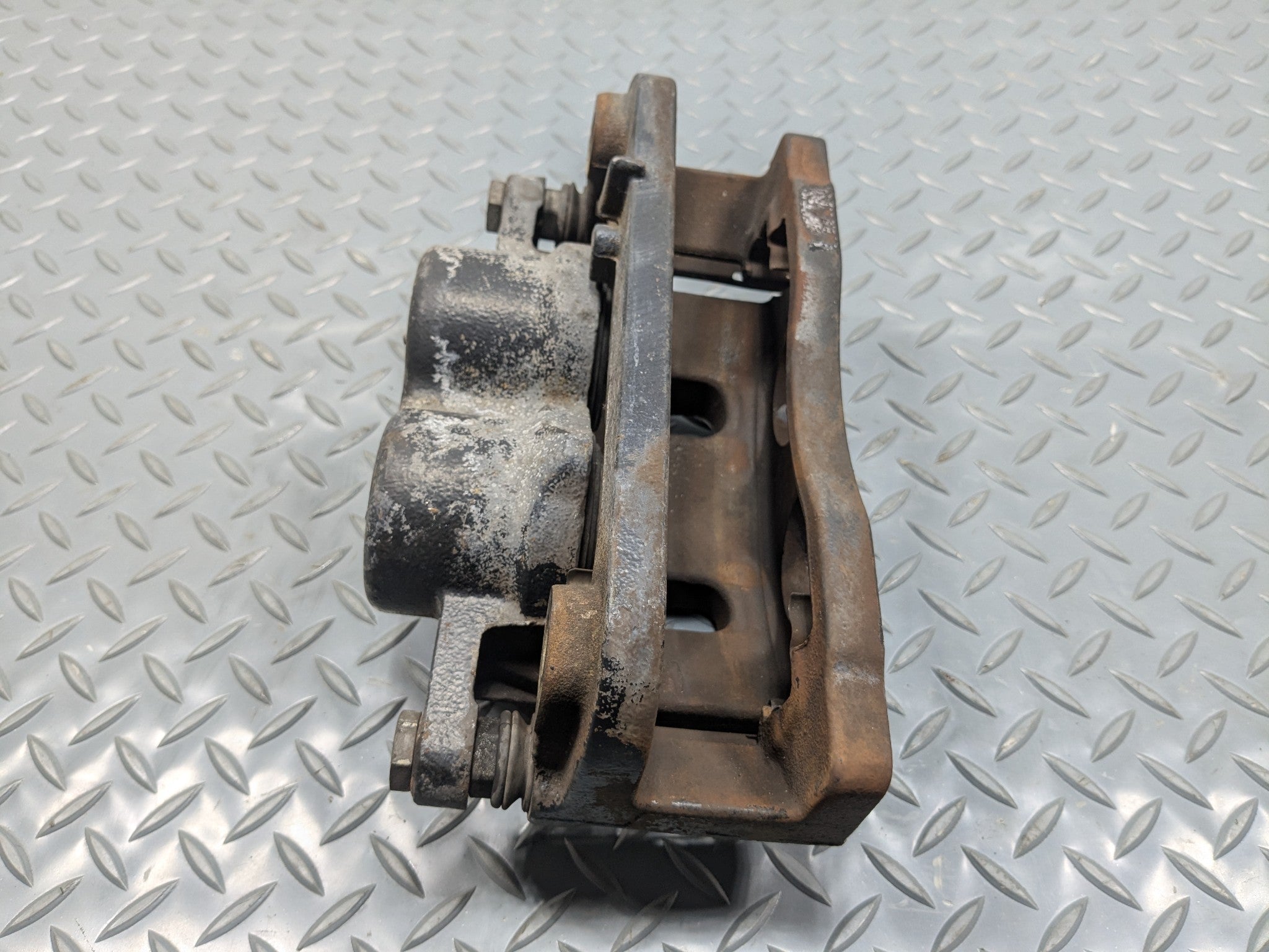 08 - 09 OEM CHEVROLET TAHOE HYBRID FRONT LEFT DRIVER SIDE BRAKE CALIPER ASSEMBLY