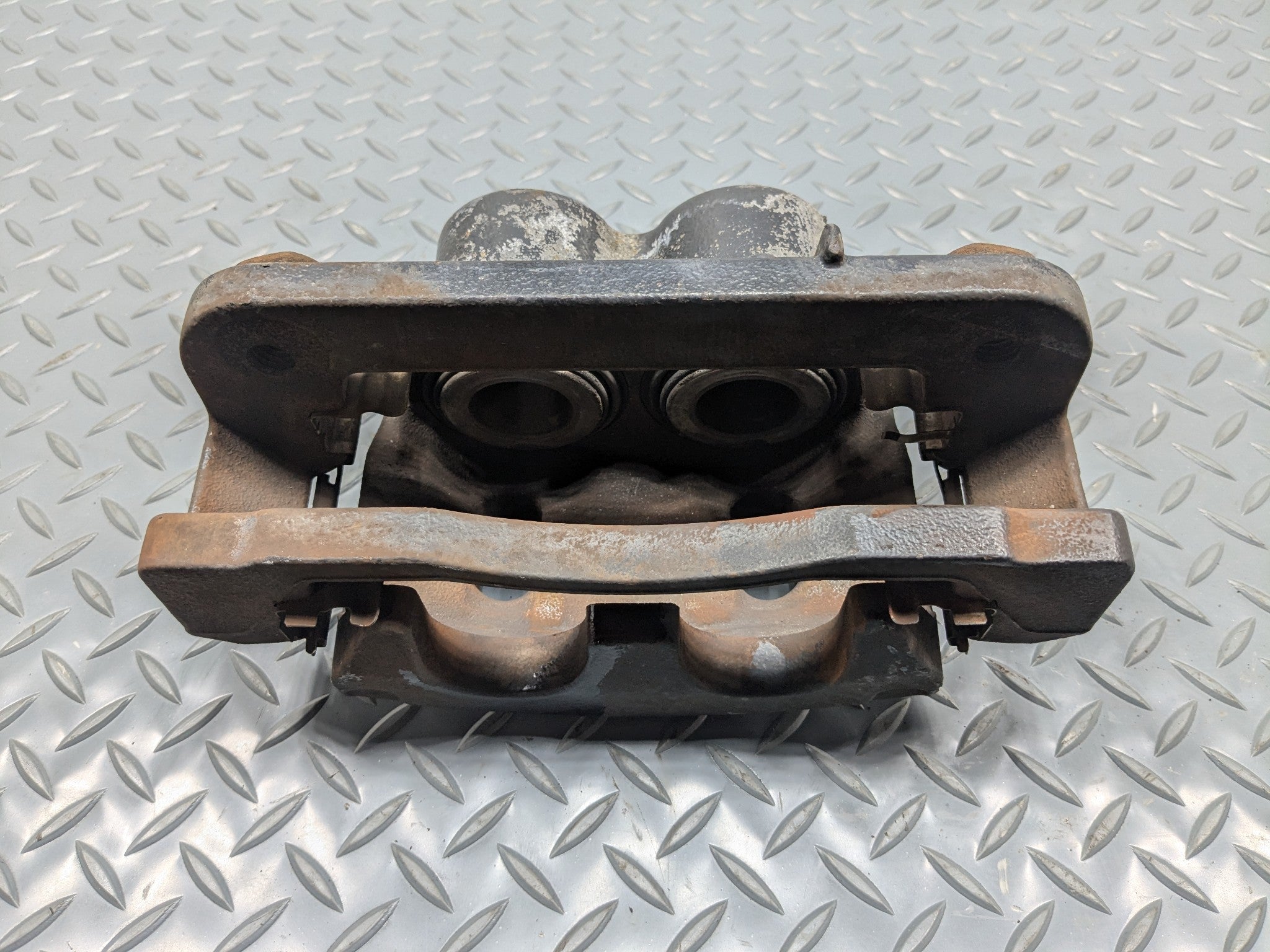 08 - 09 OEM CHEVROLET TAHOE HYBRID FRONT LEFT DRIVER SIDE BRAKE CALIPER ASSEMBLY