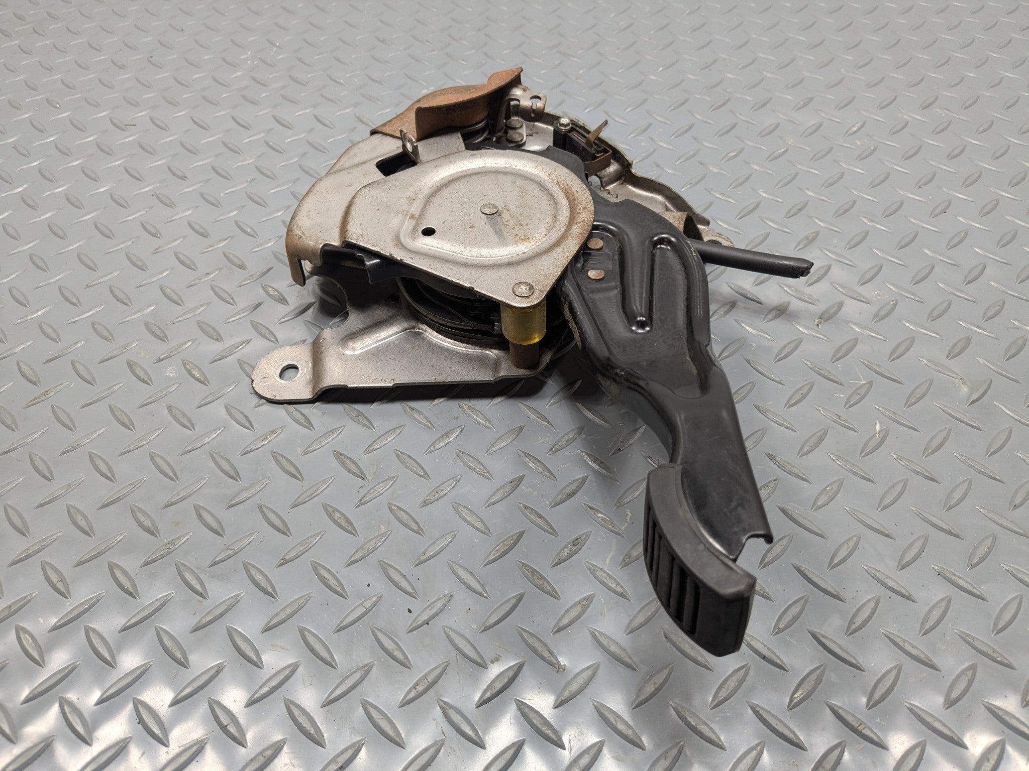 08 - 09 OEM CHEVROLET TAHOE HYBRID EMERGENCY BRAKE STOP FOOT PEDAL WITH BRACKET