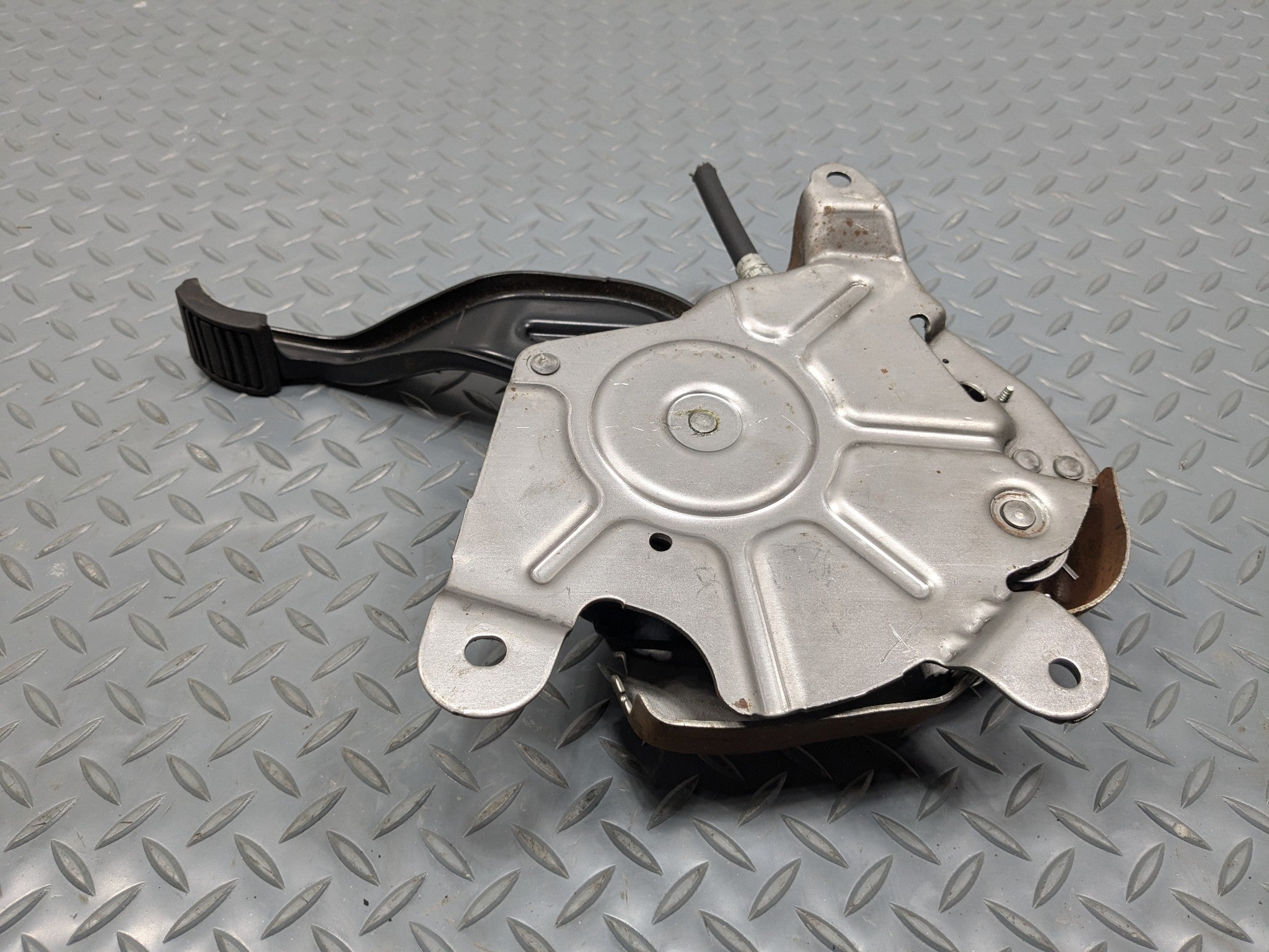 08 - 09 OEM CHEVROLET TAHOE HYBRID EMERGENCY BRAKE STOP FOOT PEDAL WITH BRACKET