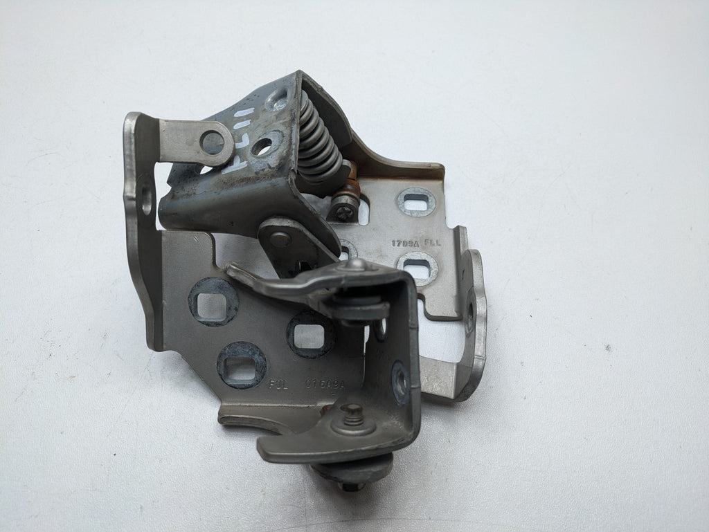 08 - 09 OEM CHEVROLET TAHOE HYBRID FRONT LEFT UPPER AND LOWER DOOR HINGE SET