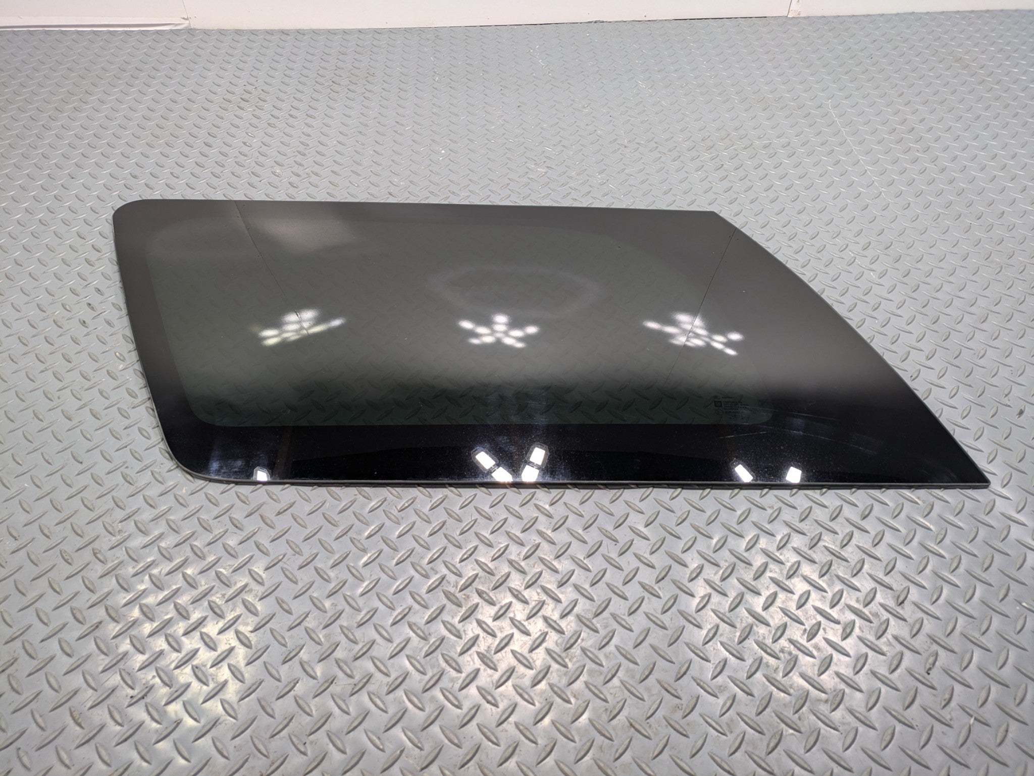 08 - 09 OEM CHEVROLET TAHOE HYBRID REAR LEFT DRIVER SIDE WINDOW QUARTER GLASS