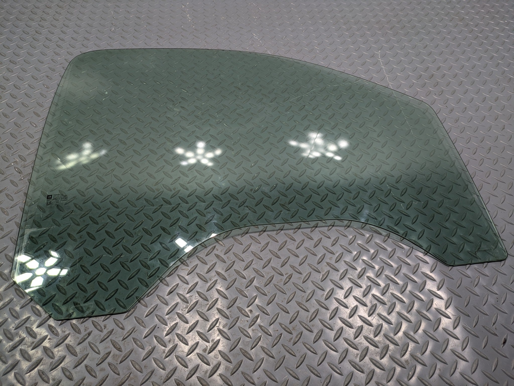 08 - 09 OEM CHEVROLET TAHOE HYBRID FRONT RIGHT PASSENGER SIDE DOOR WINDOW GLASS