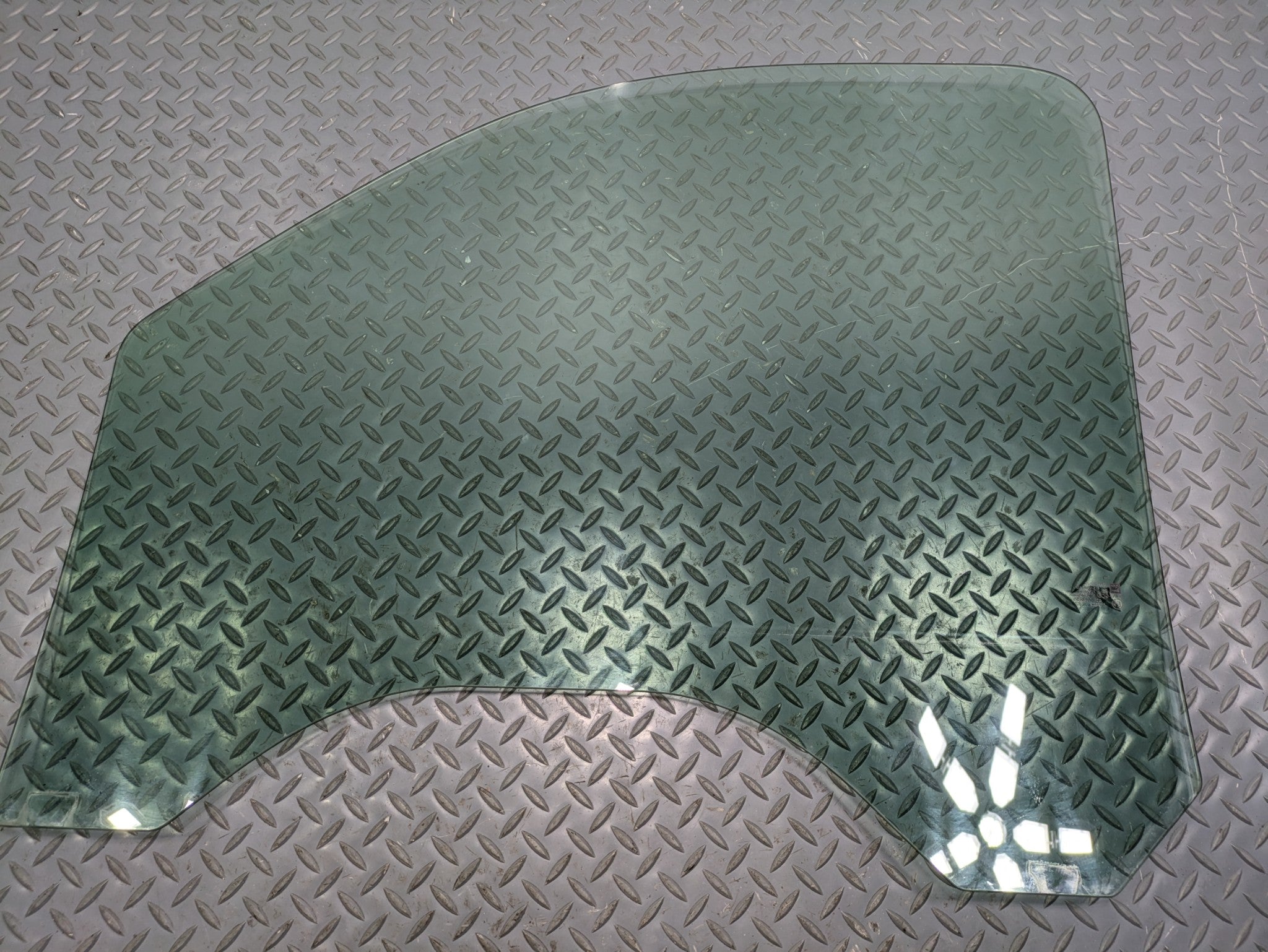 08 - 09 OEM CHEVROLET TAHOE HYBRID FRONT RIGHT PASSENGER SIDE DOOR WINDOW GLASS