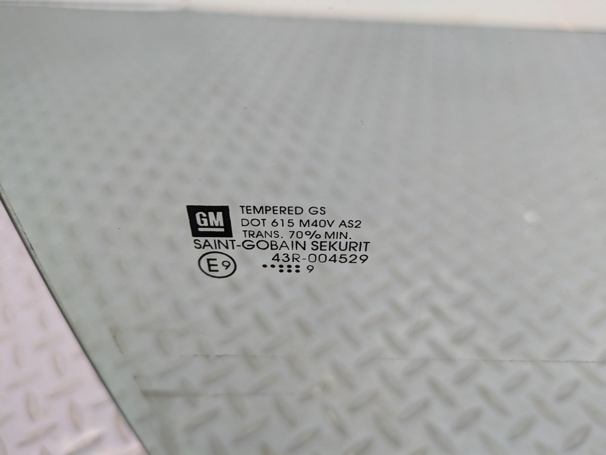 08 - 09 OEM CHEVROLET TAHOE HYBRID FRONT RIGHT PASSENGER SIDE DOOR WINDOW GLASS