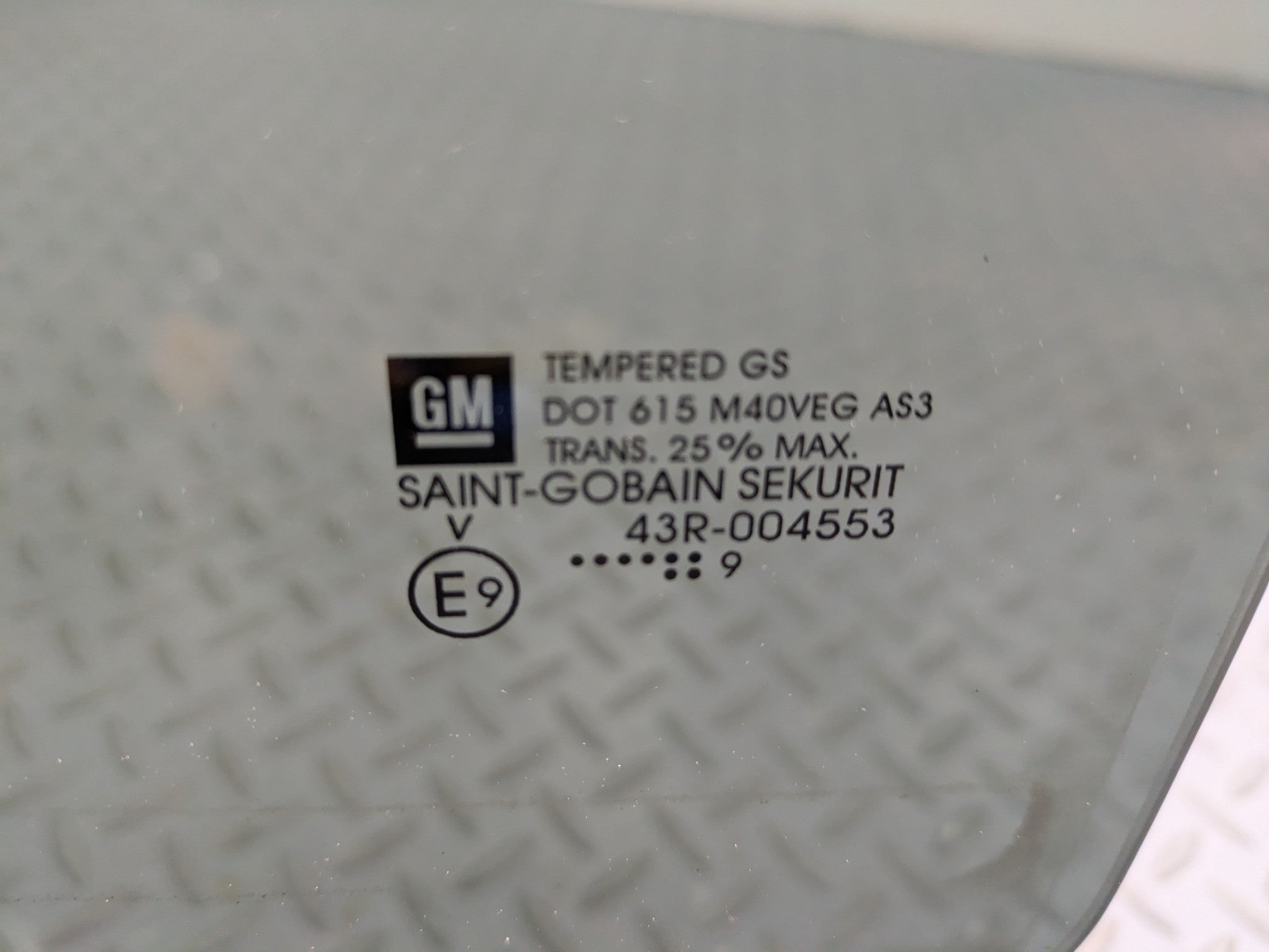 08 - 09 OEM CHEVROLET TAHOE HYBRID REAR RIGHT PASSENGER SIDE DOOR WINDOW GLASS