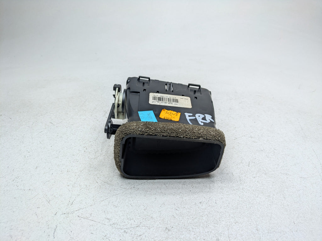 08 - 09 OEM CHEVROLET TAHOE HYBRID FRONT RIGHT SIDE AC AIR HEATER VENTS ASSEMBLY