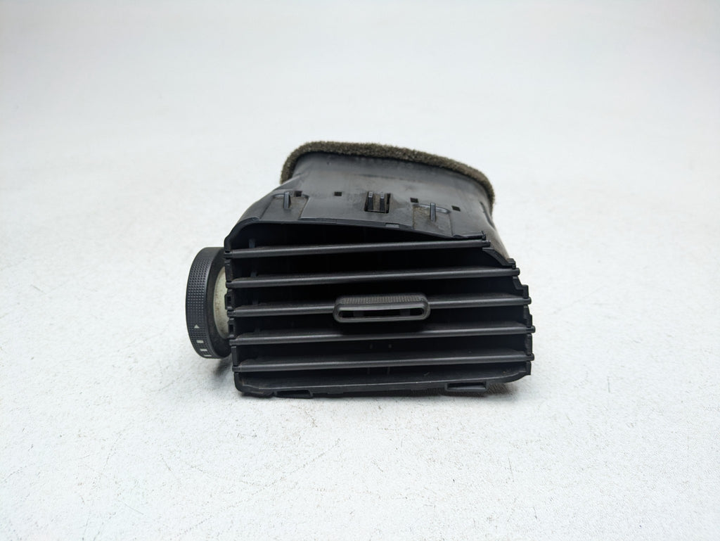 08 - 09 OEM CHEVROLET TAHOE HYBRID FRONT RIGHT SIDE AC AIR HEATER VENTS ASSEMBLY