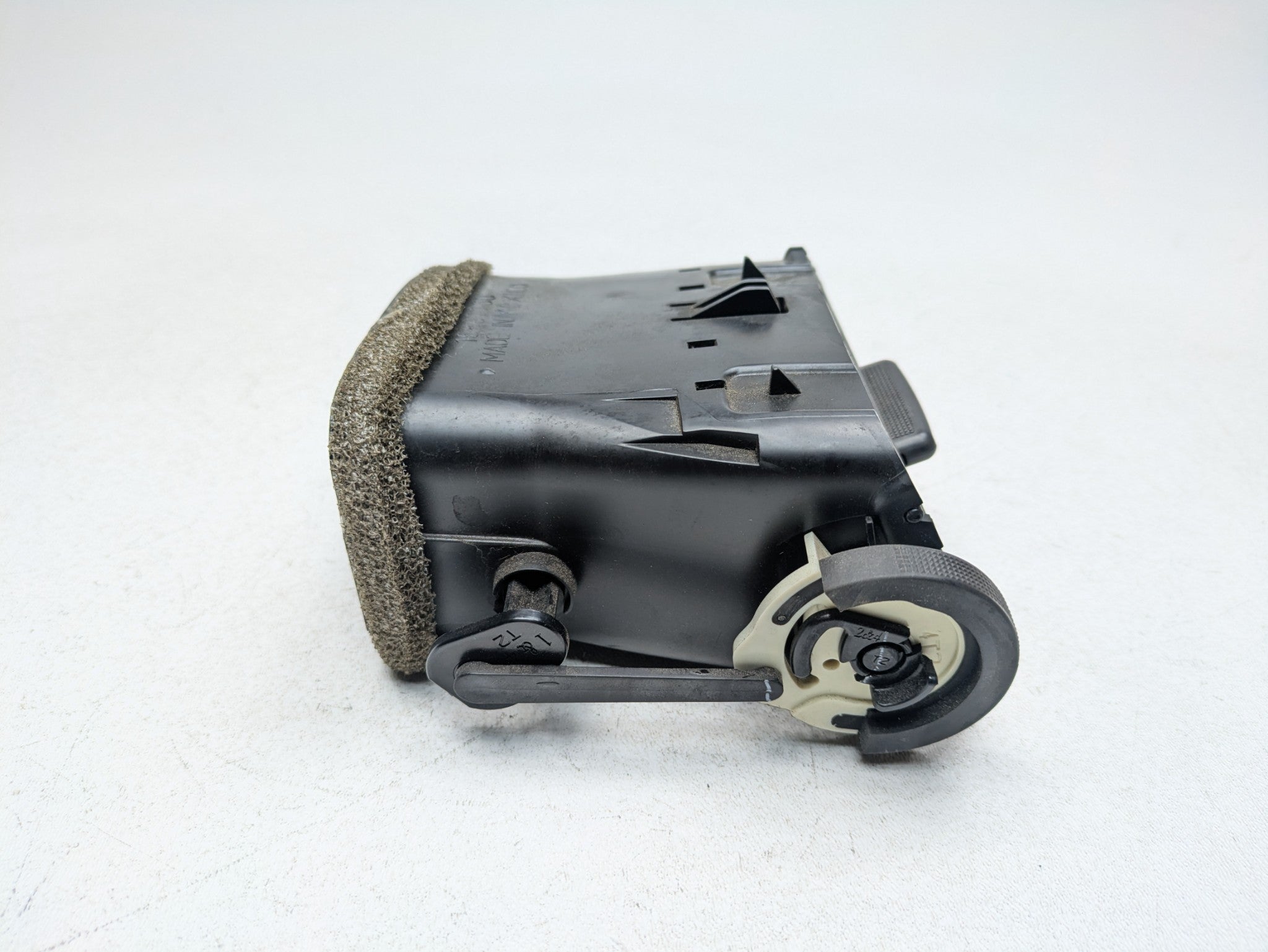 08 - 09 OEM CHEVROLET TAHOE HYBRID FRONT RIGHT SIDE AC AIR HEATER VENTS ASSEMBLY