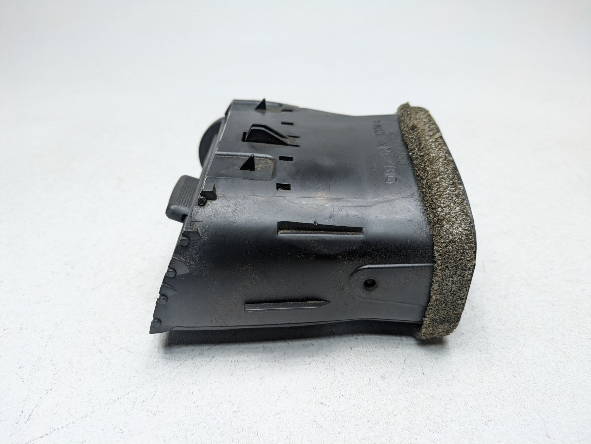 08 - 09 OEM CHEVROLET TAHOE HYBRID FRONT RIGHT SIDE AC AIR HEATER VENTS ASSEMBLY