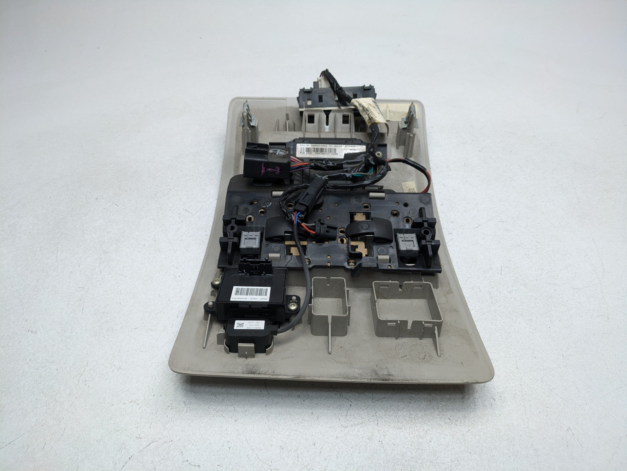 08 - 09 OEM CHEVROLET TAHOE HYBRID OVERHEAD ROOF MOUNTED CONSOLE DOME LIGHT GRAY