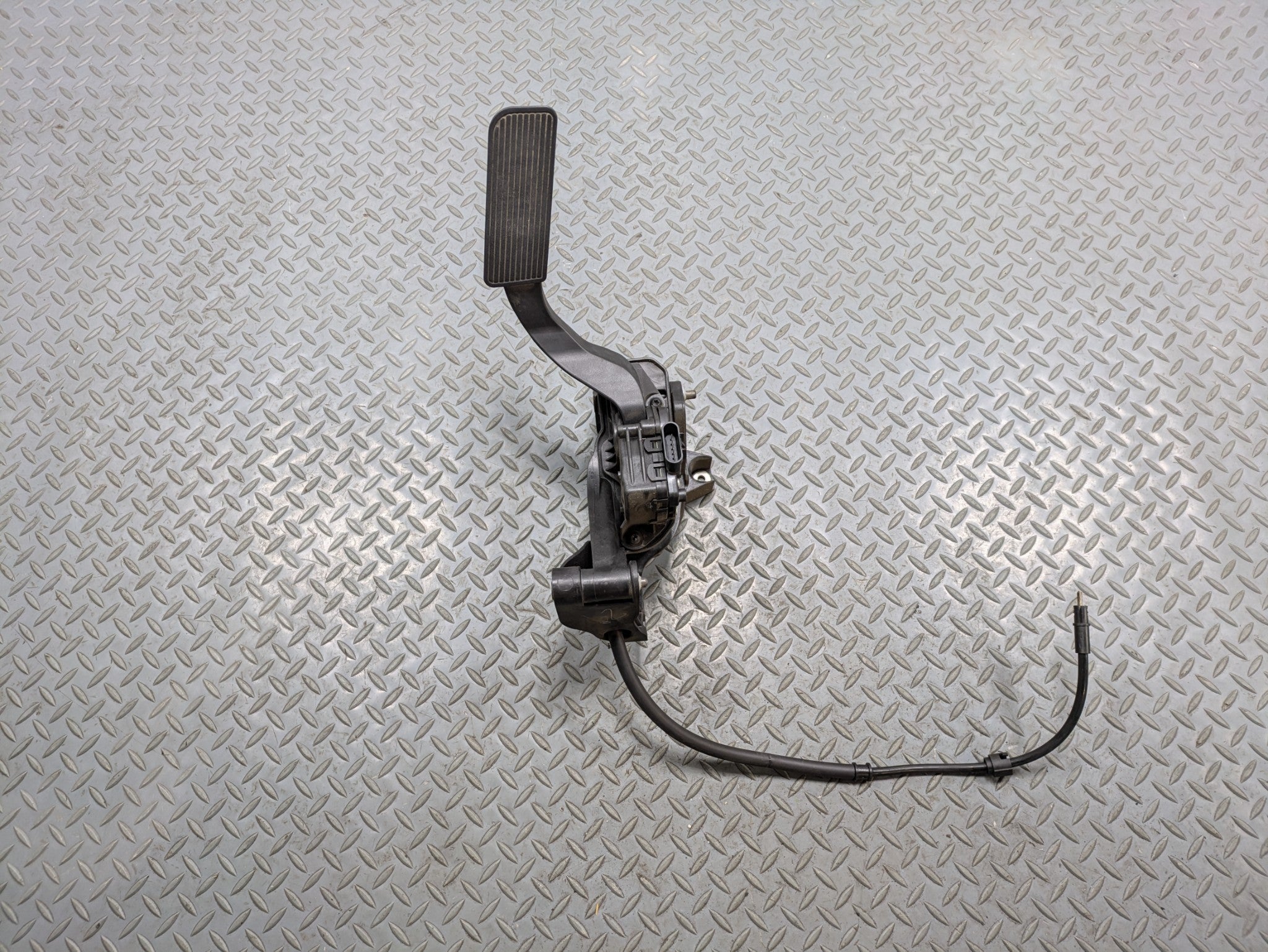 08 - 09 OEM CHEVROLET TAHOE HYBRID GAS ACCELERATOR THROTTLE PEDAL WITH SENSOR