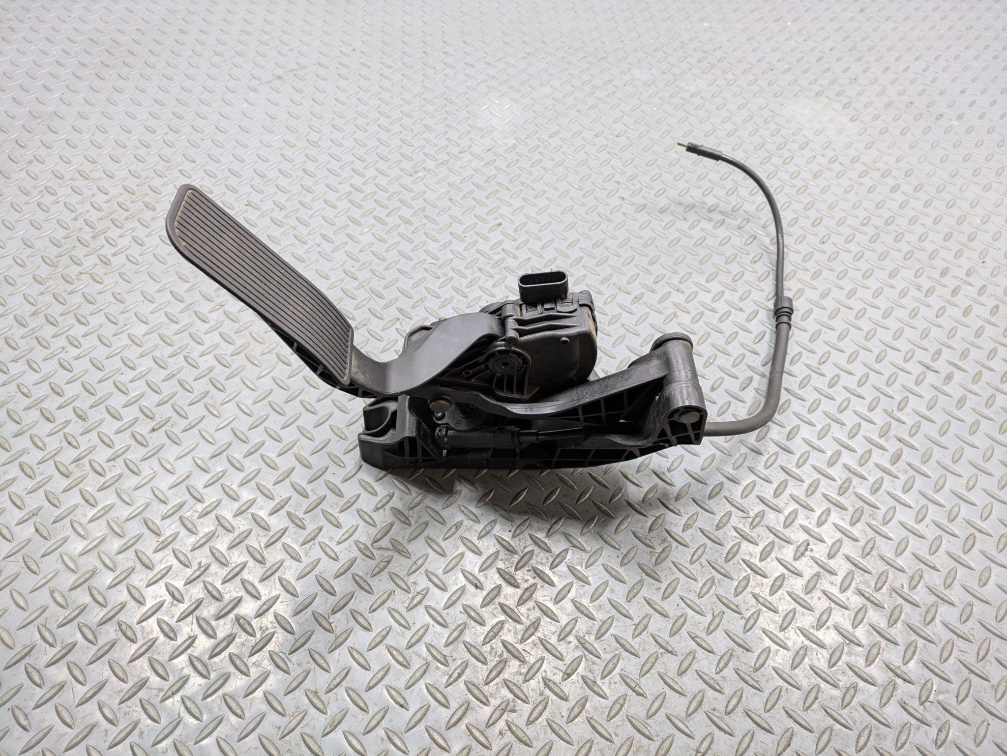 08 - 09 OEM CHEVROLET TAHOE HYBRID GAS ACCELERATOR THROTTLE PEDAL WITH SENSOR