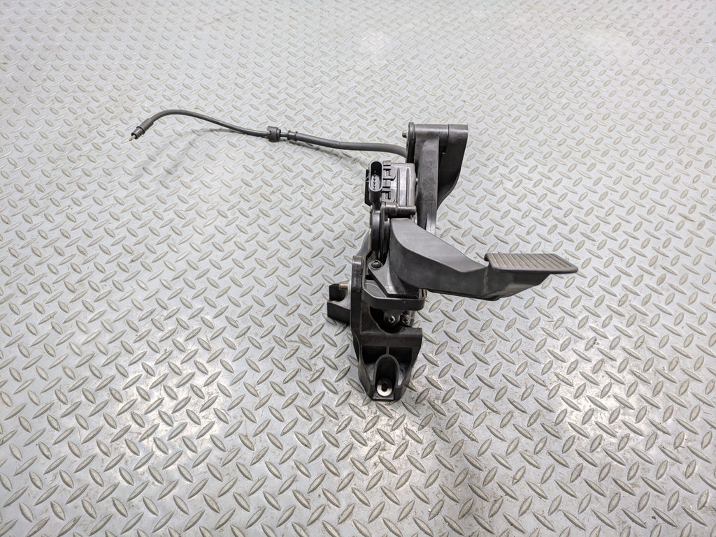 08 - 09 OEM CHEVROLET TAHOE HYBRID GAS ACCELERATOR THROTTLE PEDAL WITH SENSOR