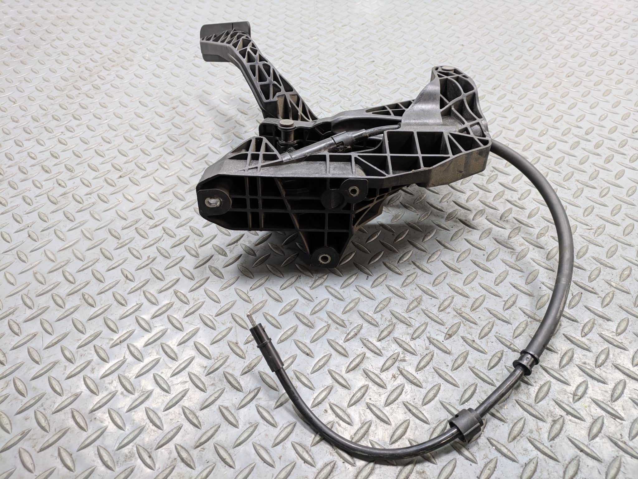 08 - 09 OEM CHEVROLET TAHOE HYBRID GAS ACCELERATOR THROTTLE PEDAL WITH SENSOR