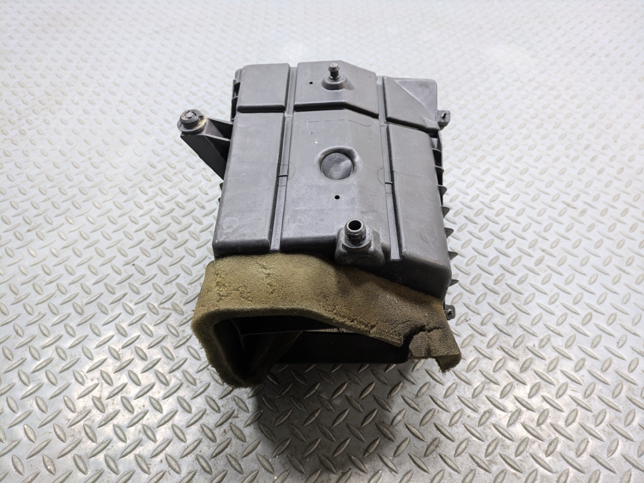 08 - 09 OEM CHEVROLET TAHOE HYBRID ENGINE AIR CLEANER FILTER BOX ASSEMBLY 6.0L