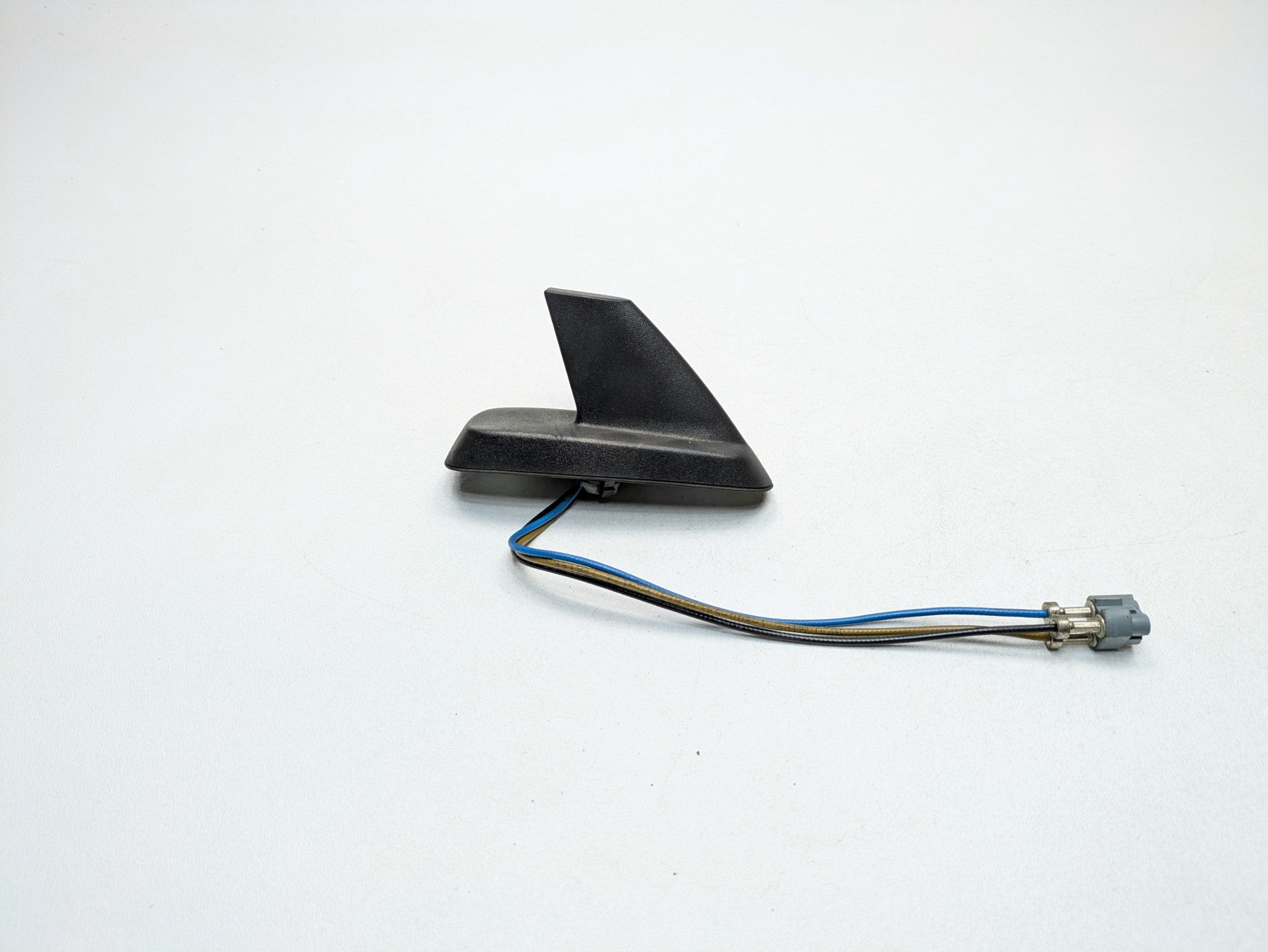 08 - 09 OEM CHEVROLET TAHOE HYBRID ROOF MOUNTED SHARK FIN RADIO ANTENNA BLACK