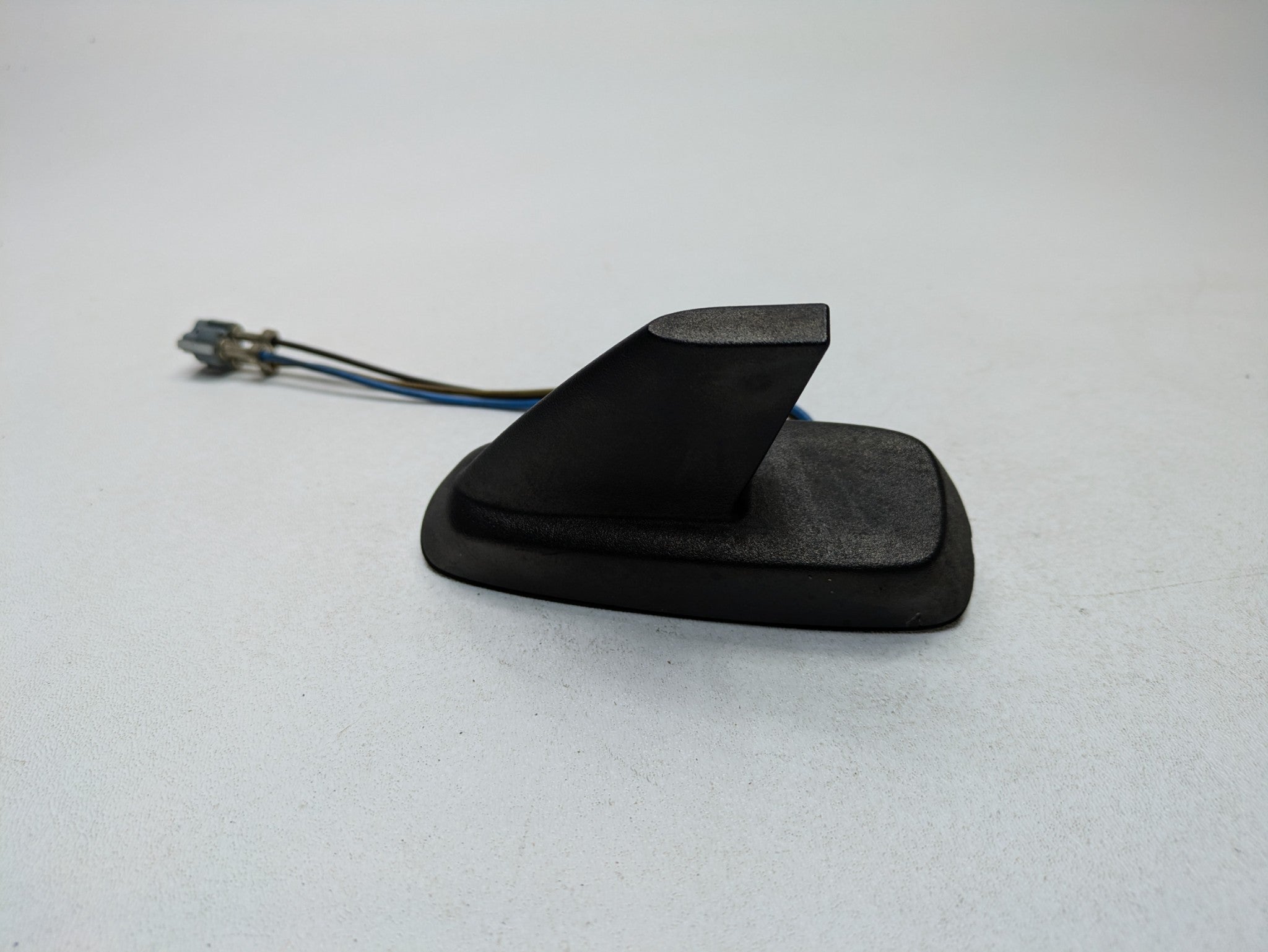 08 - 09 OEM CHEVROLET TAHOE HYBRID ROOF MOUNTED SHARK FIN RADIO ANTENNA BLACK