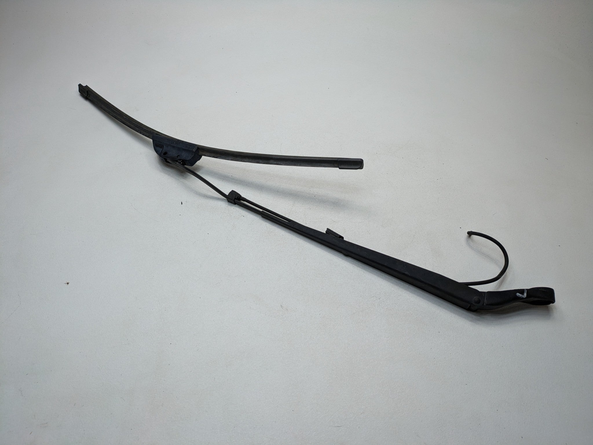 08 - 09 OEM CHEVROLET TAHOE HYBRID FRONT LEFT DRIVER SIDE WIPER ARM WITH BLADE