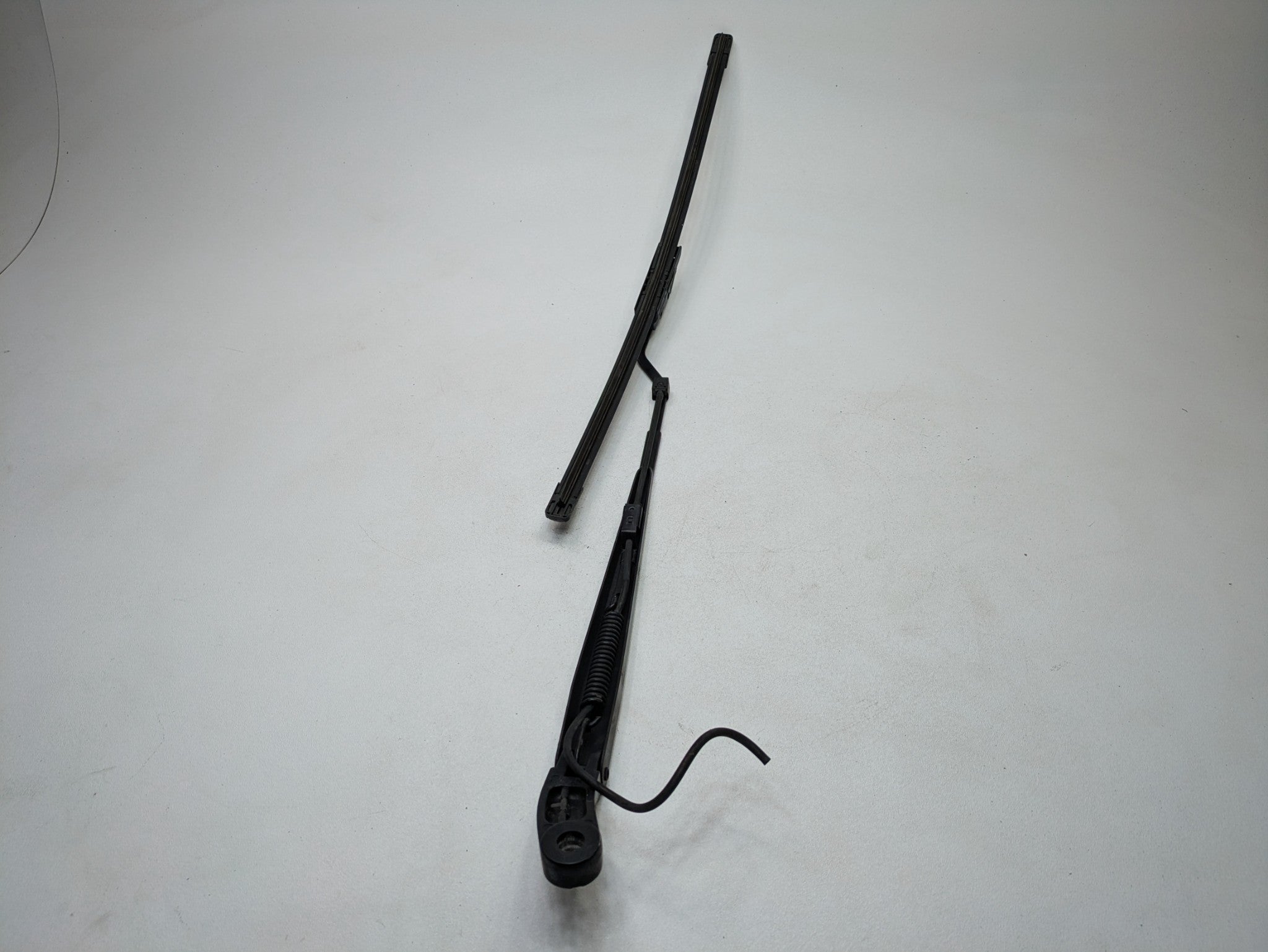 08 - 09 OEM CHEVROLET TAHOE HYBRID FRONT LEFT DRIVER SIDE WIPER ARM WITH BLADE