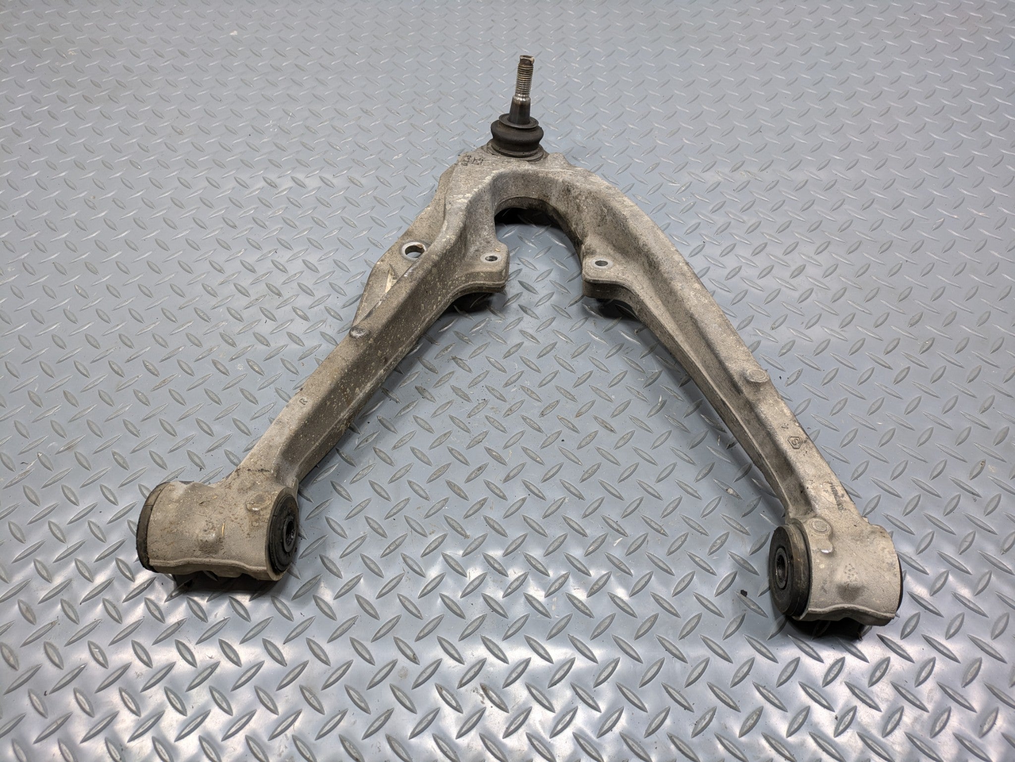 08 - 09 OEM CHEVROLET TAHOE HYBRID FRONT RIGHT PASSENGER SIDE LOWER CONTROL ARM