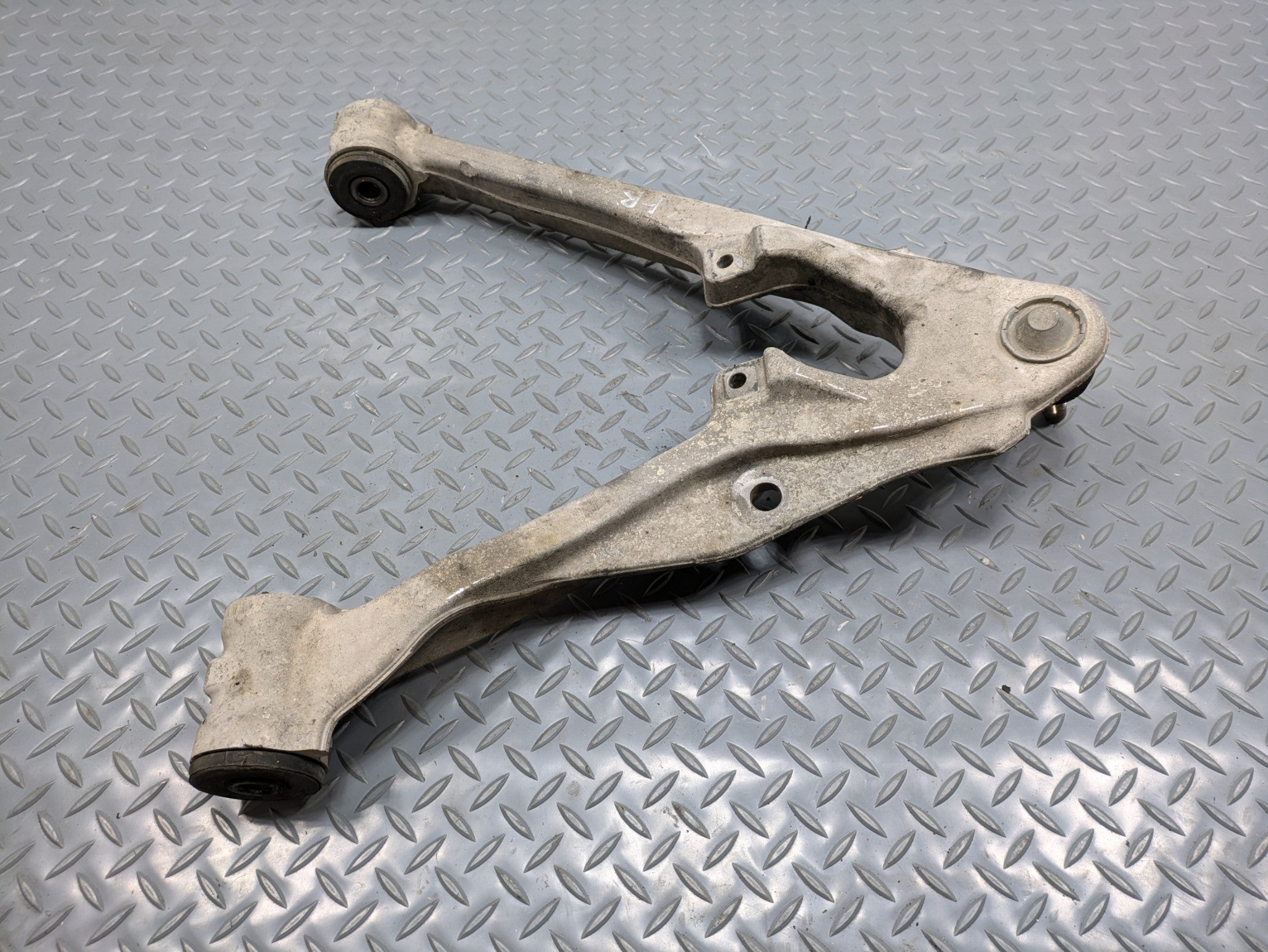 08 - 09 OEM CHEVROLET TAHOE HYBRID FRONT RIGHT PASSENGER SIDE LOWER CONTROL ARM