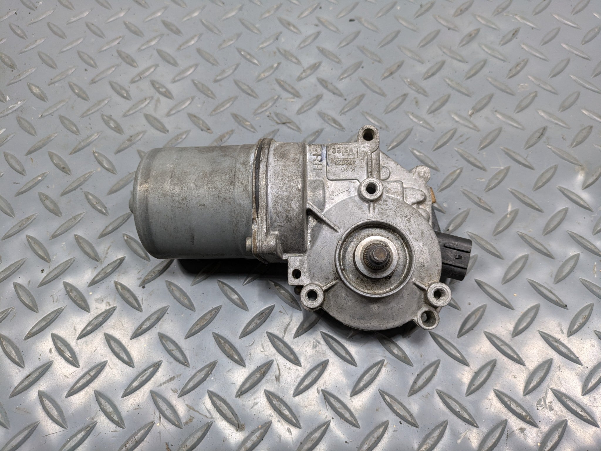 08 - 09 OEM CHEVROLET TAHOE HYBRID FRONT SIDE WINDSHIELD WIPER MOTOR ASSEMBLY