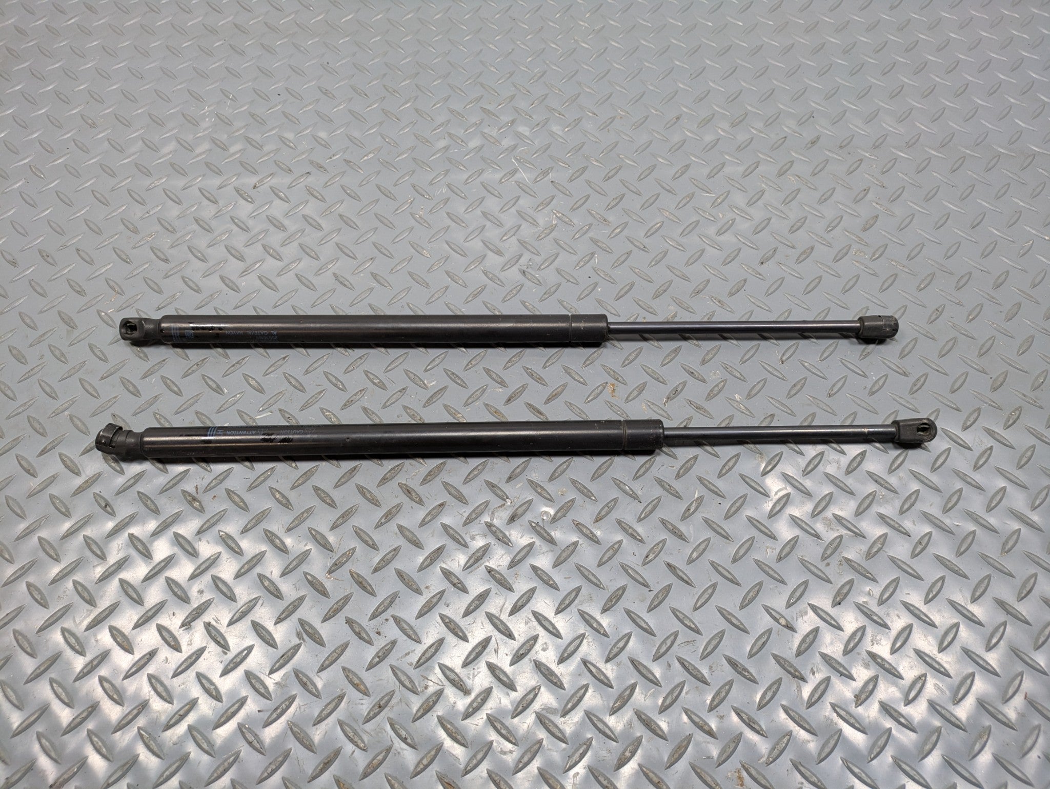 08 - 09 OEM CHEVROLET TAHOE HYBRID REAR LEFT AND RIGHT HATCH SUPPORT STRUTS SET