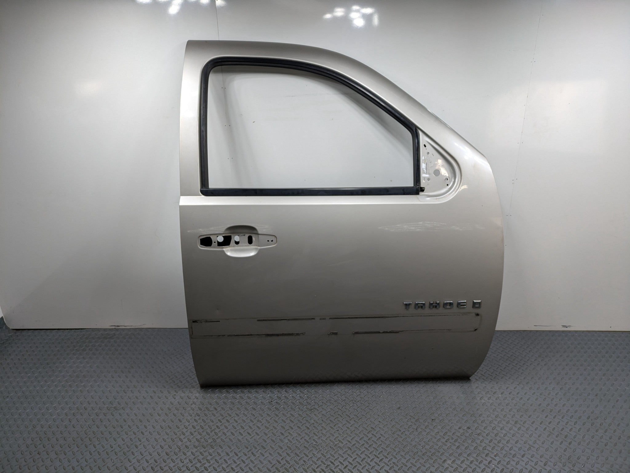 08 - 09 OEM CHEVROLET TAHOE HYBRID FRONT RIGHT PASSENGER SIDE DOOR SHELL PANEL