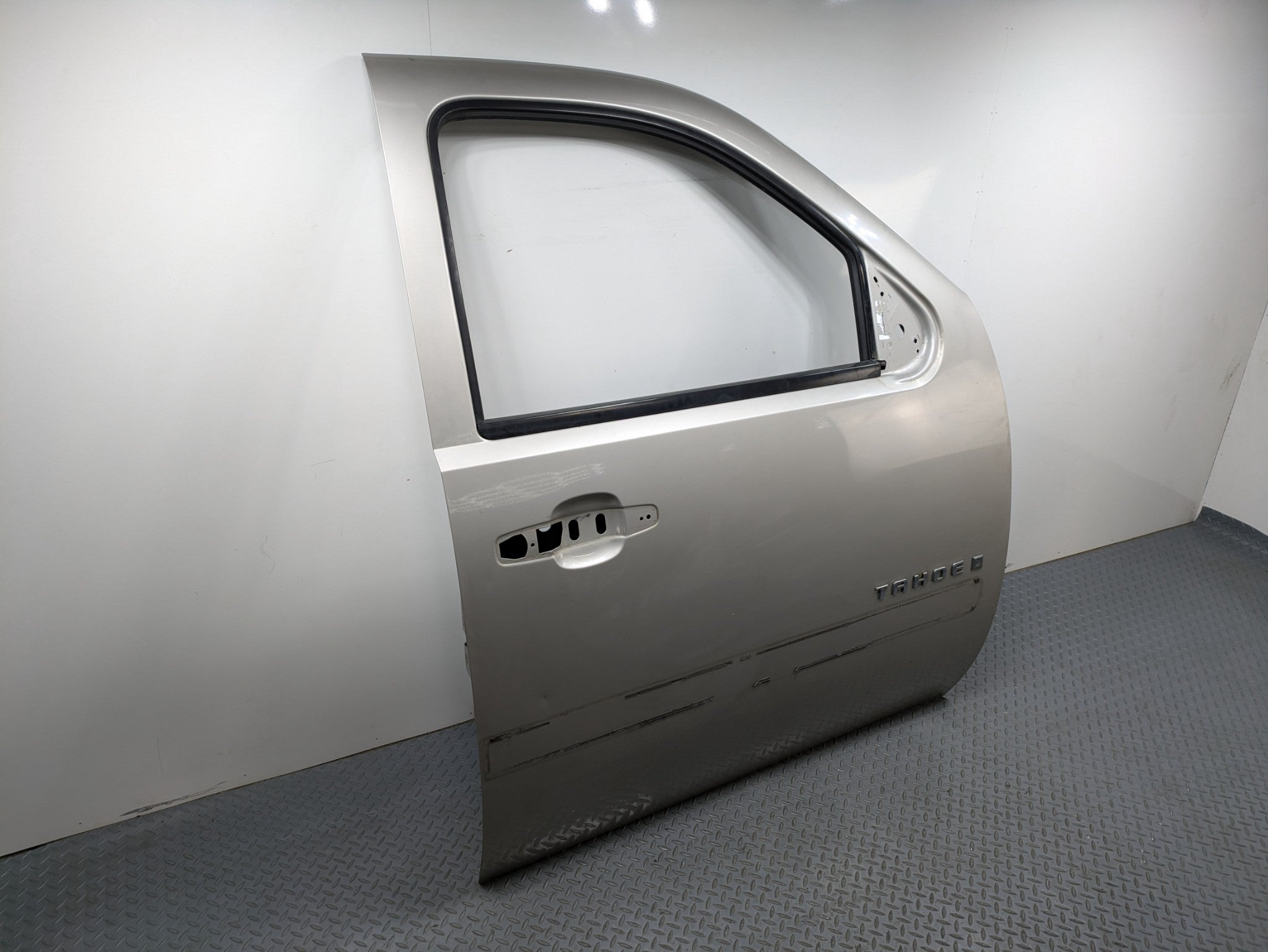 08 - 09 OEM CHEVROLET TAHOE HYBRID FRONT RIGHT PASSENGER SIDE DOOR SHELL PANEL