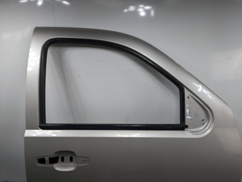 08 - 09 OEM CHEVROLET TAHOE HYBRID FRONT RIGHT PASSENGER SIDE DOOR SHELL PANEL