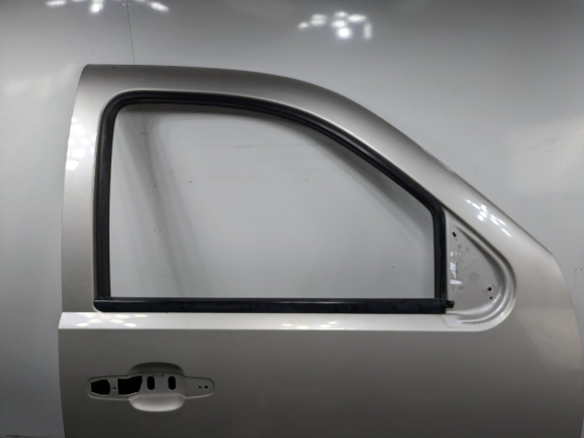 08 - 09 OEM CHEVROLET TAHOE HYBRID FRONT RIGHT PASSENGER SIDE DOOR SHELL PANEL