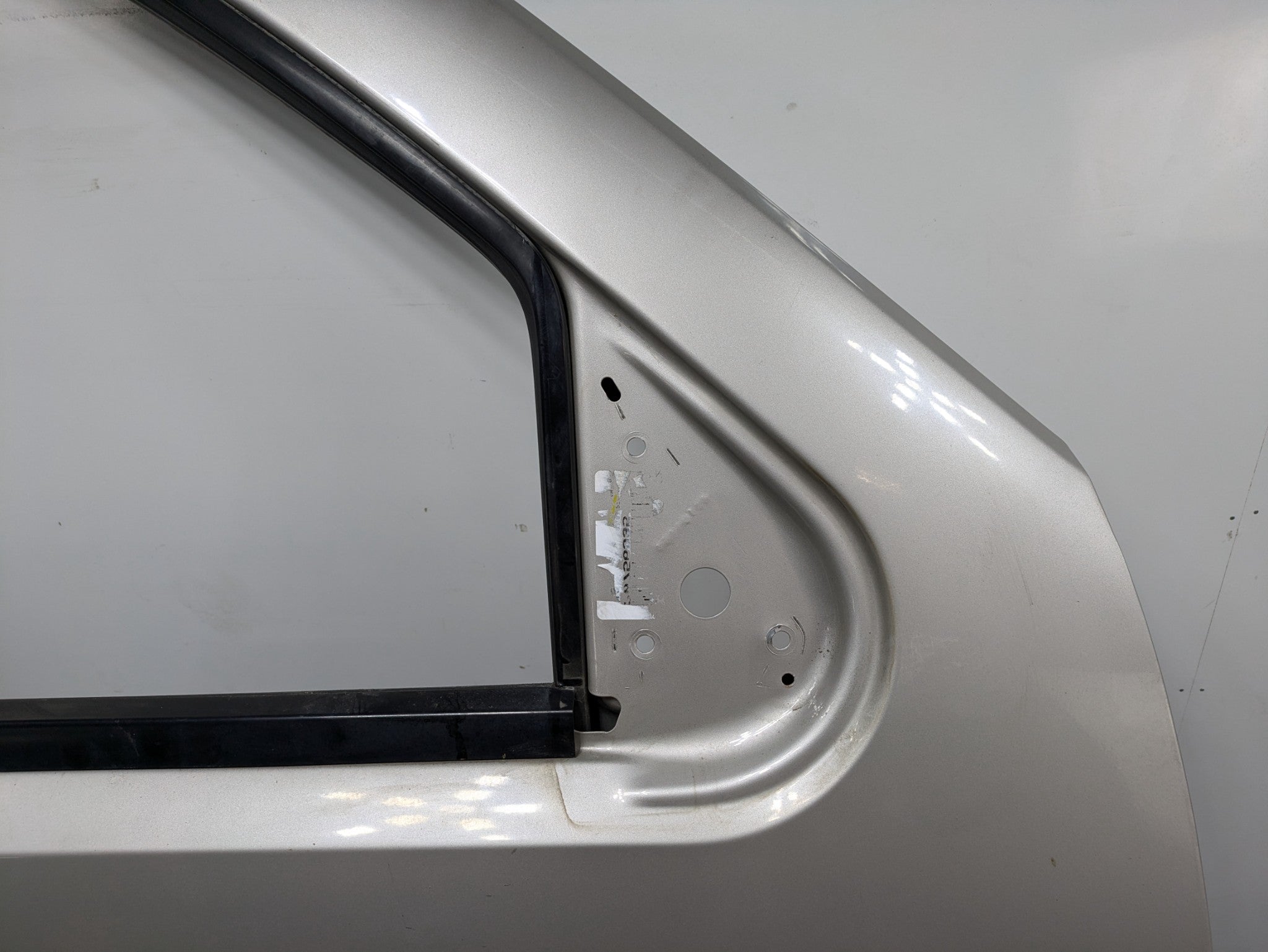 08 - 09 OEM CHEVROLET TAHOE HYBRID FRONT RIGHT PASSENGER SIDE DOOR SHELL PANEL