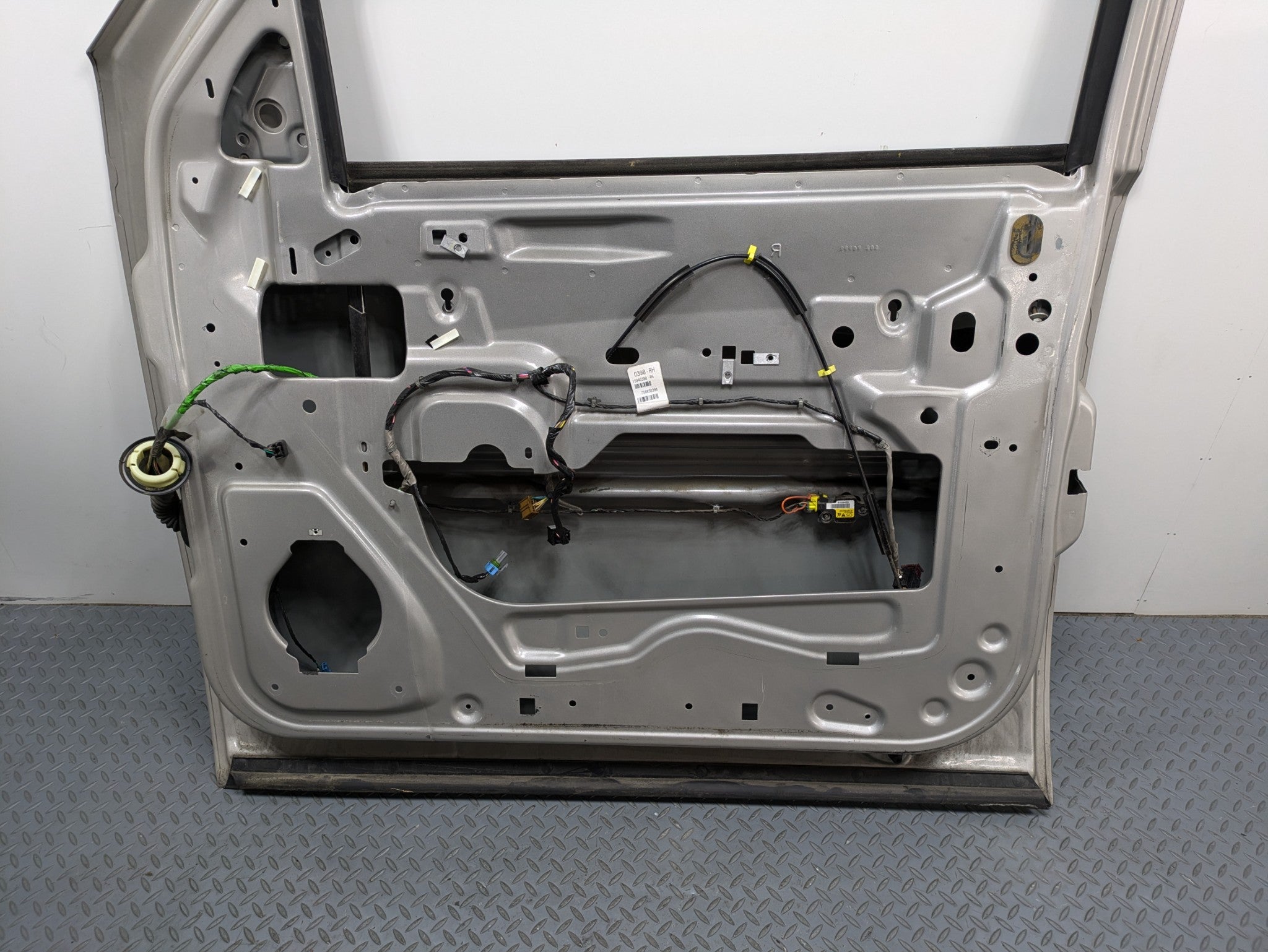 08 - 09 OEM CHEVROLET TAHOE HYBRID FRONT RIGHT PASSENGER SIDE DOOR SHELL PANEL