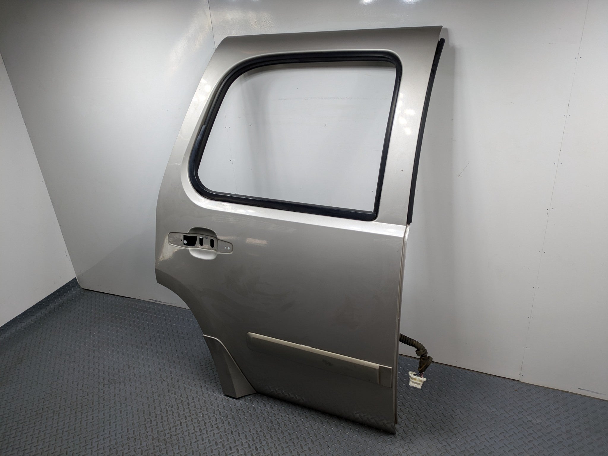 08 - 09 OEM CHEVROLET TAHOE HYBRID REAR RIGHT PASSENGER SIDE DOOR SHELL PANEL