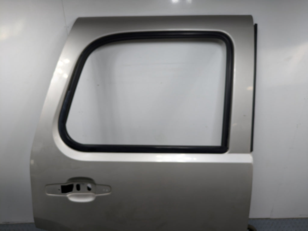 08 - 09 OEM CHEVROLET TAHOE HYBRID REAR RIGHT PASSENGER SIDE DOOR SHELL PANEL