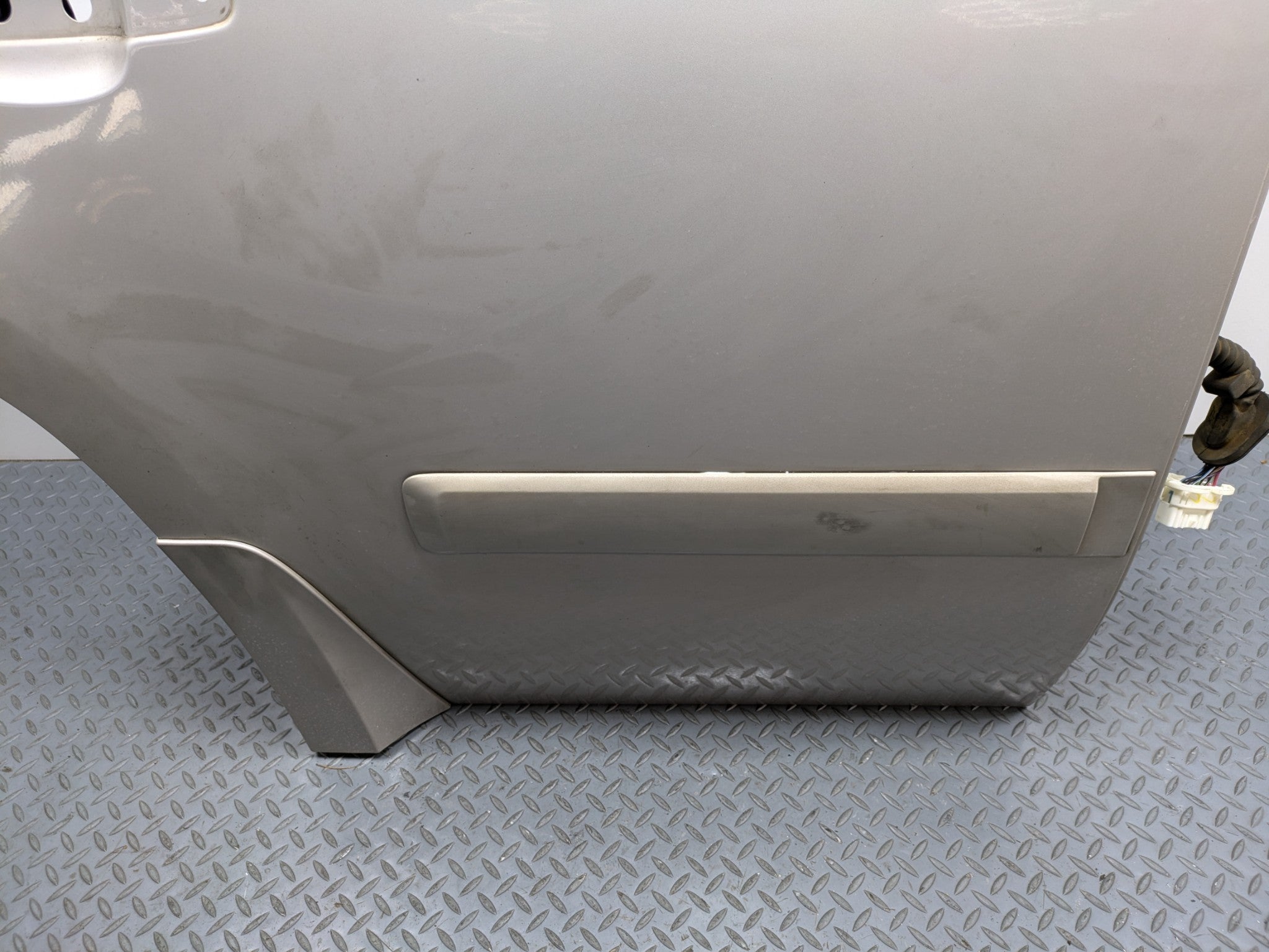 08 - 09 OEM CHEVROLET TAHOE HYBRID REAR RIGHT PASSENGER SIDE DOOR SHELL PANEL