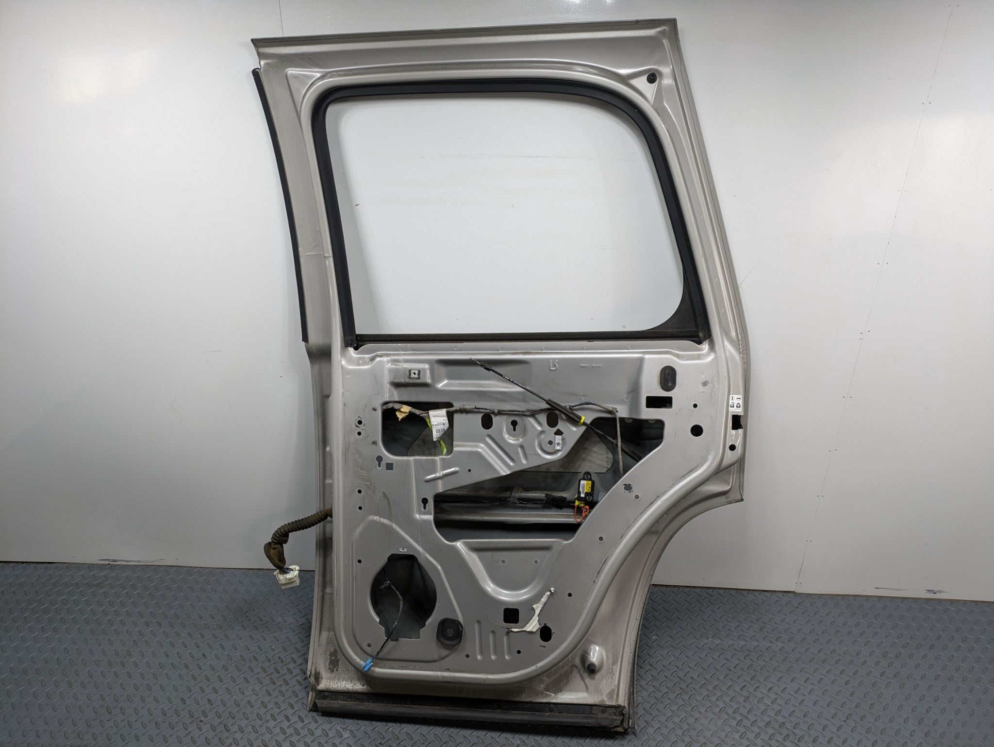 08 - 09 OEM CHEVROLET TAHOE HYBRID REAR RIGHT PASSENGER SIDE DOOR SHELL PANEL