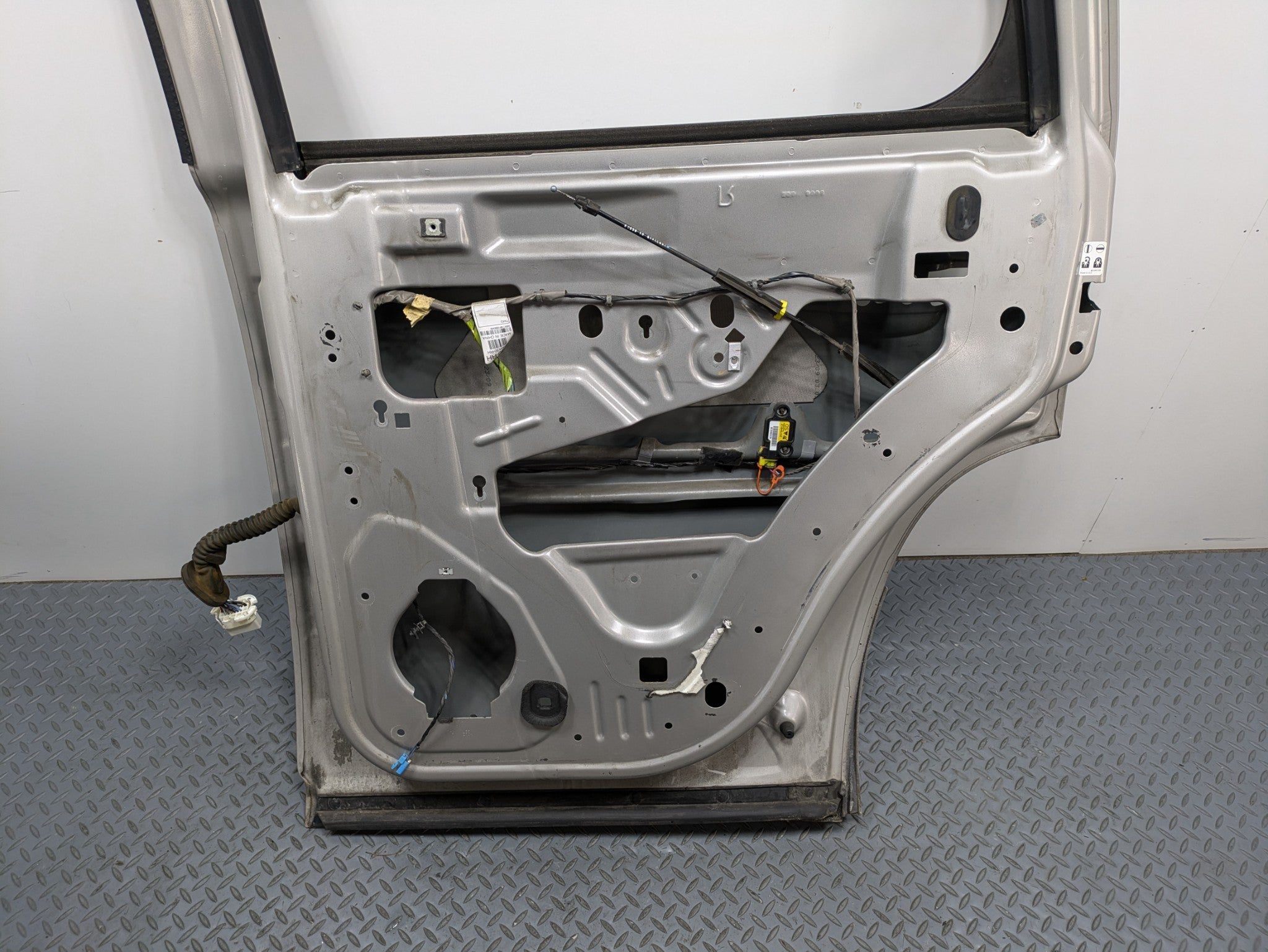 08 - 09 OEM CHEVROLET TAHOE HYBRID REAR RIGHT PASSENGER SIDE DOOR SHELL PANEL