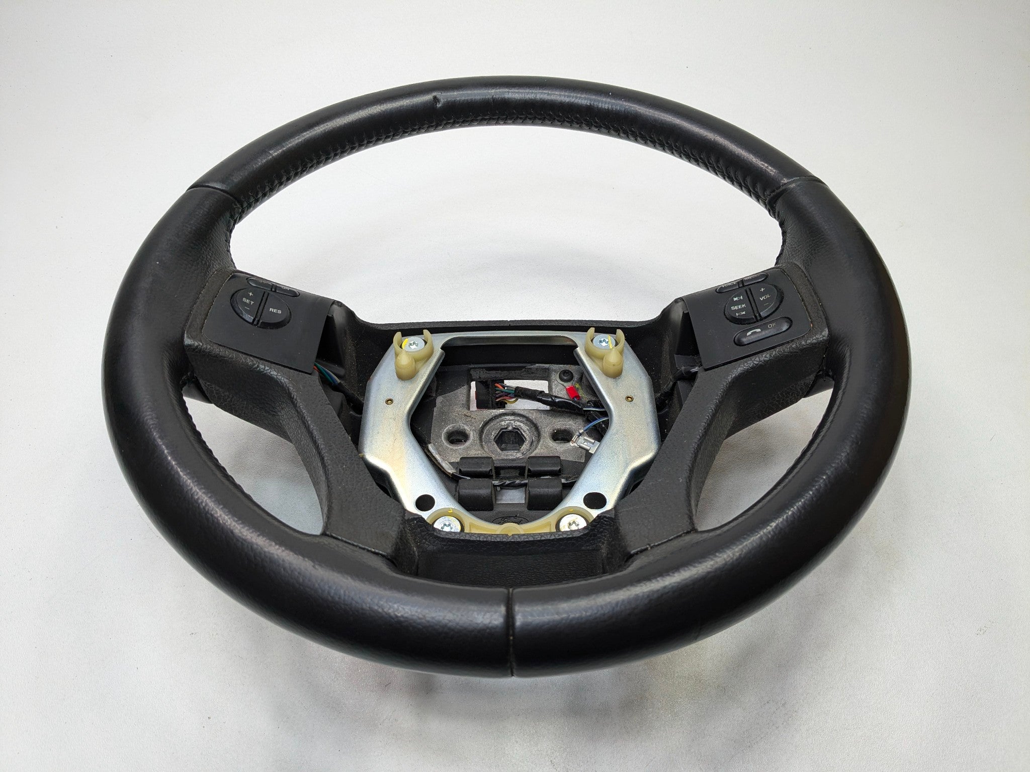 2006 - 2010 OEM FORD EXPLORER STEERING WHEEL WITH RADIO CONTROL SWITCHES BLACK
