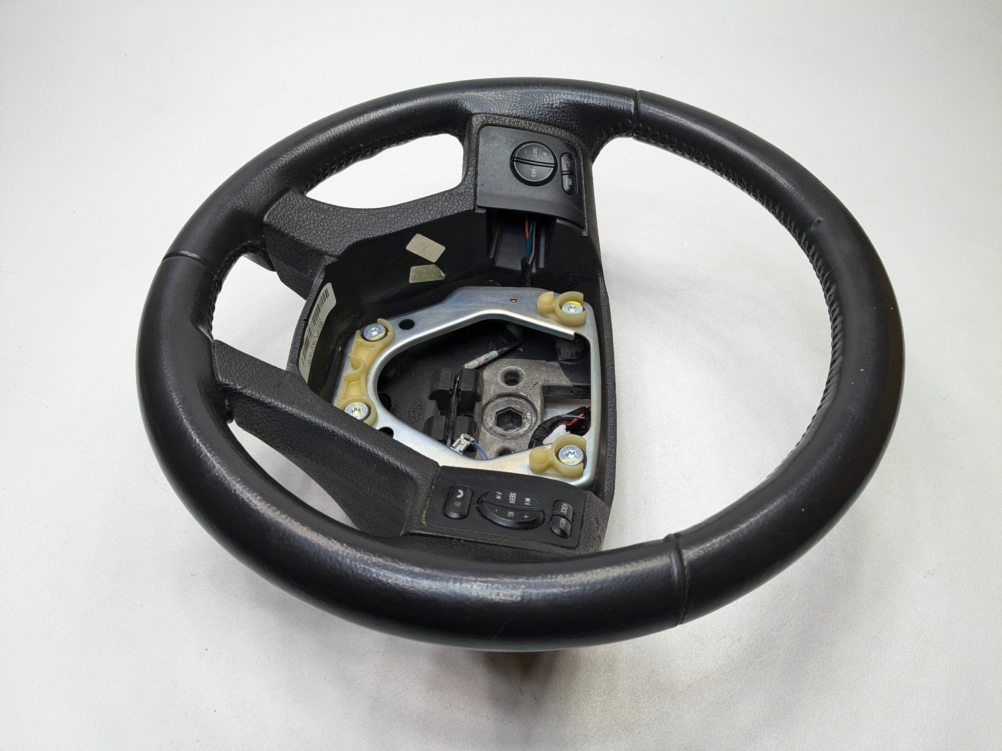 2006 - 2010 OEM FORD EXPLORER STEERING WHEEL WITH RADIO CONTROL SWITCHES BLACK