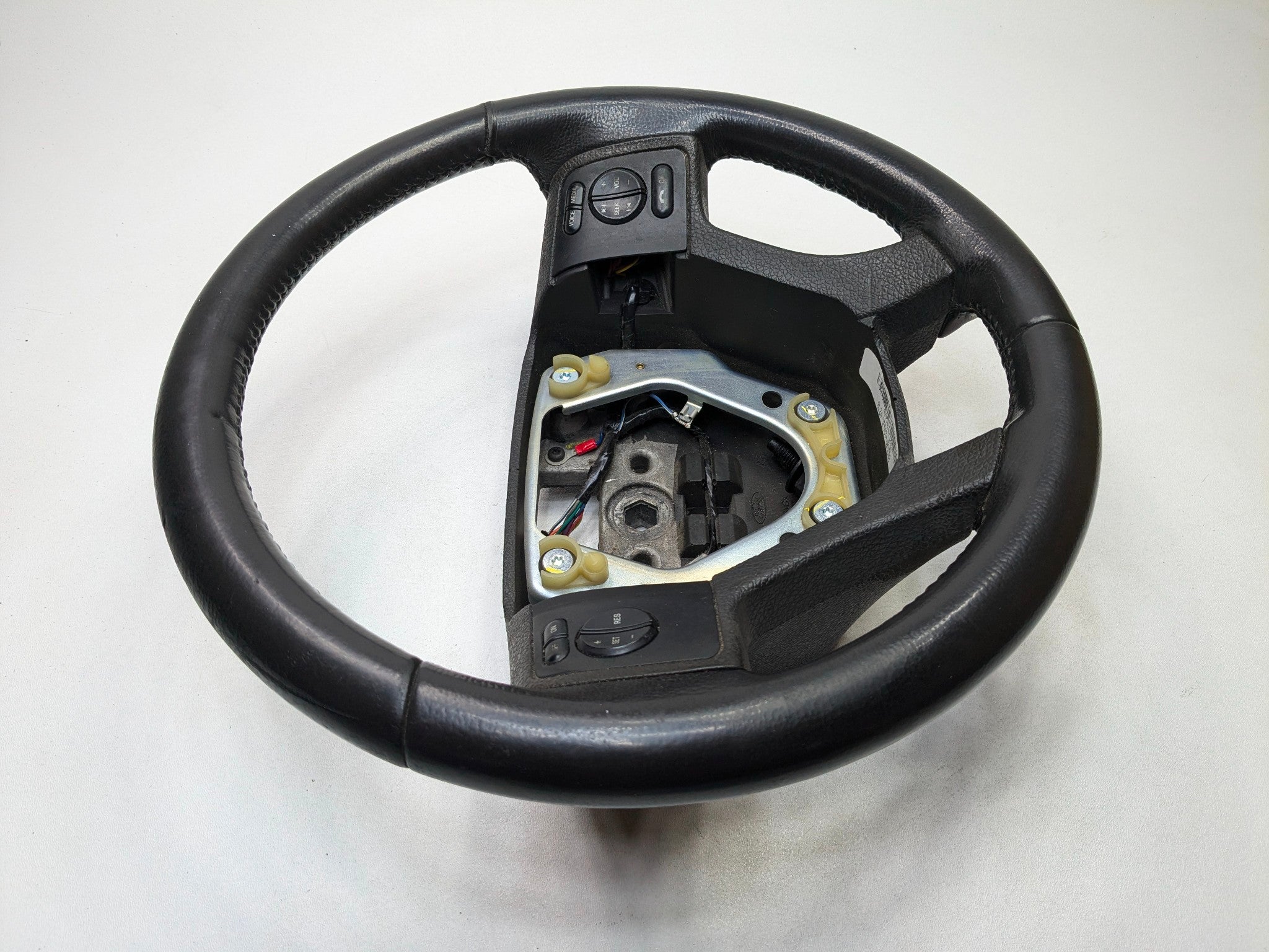 2006 - 2010 OEM FORD EXPLORER STEERING WHEEL WITH RADIO CONTROL SWITCHES BLACK