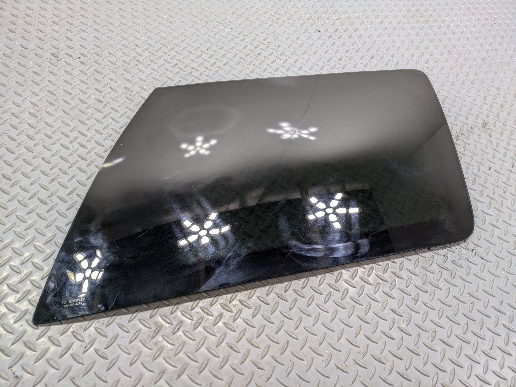 2006 - 2010 OEM FORD EXPLORER REAR RIGHT PASSENGER SIDE WINDOW QUARTER GLASS