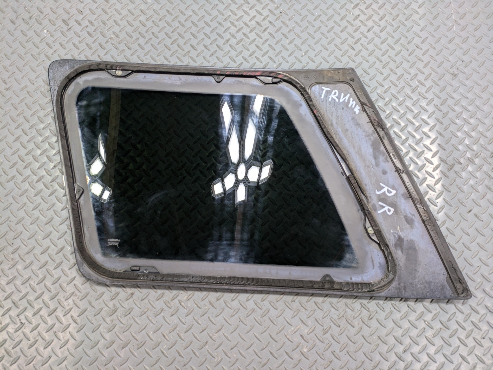 2006 - 2010 OEM FORD EXPLORER REAR RIGHT PASSENGER SIDE WINDOW QUARTER GLASS